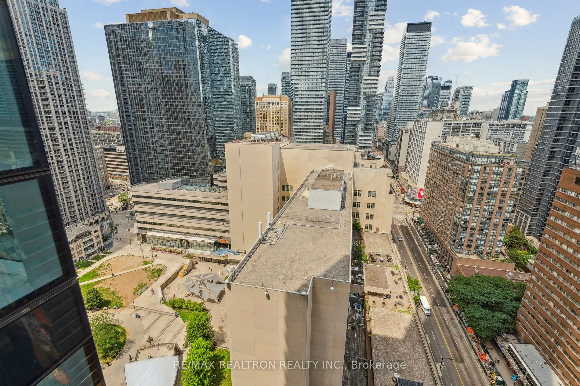 386 Yonge Street, #2201