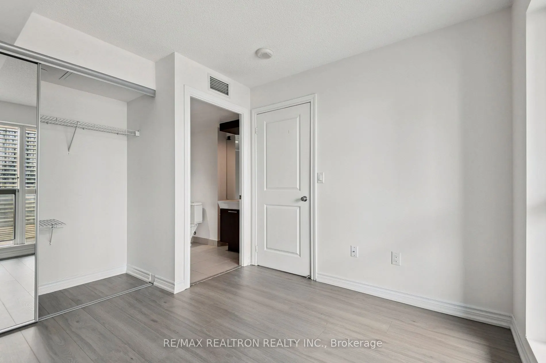 386 Yonge Street, #2201