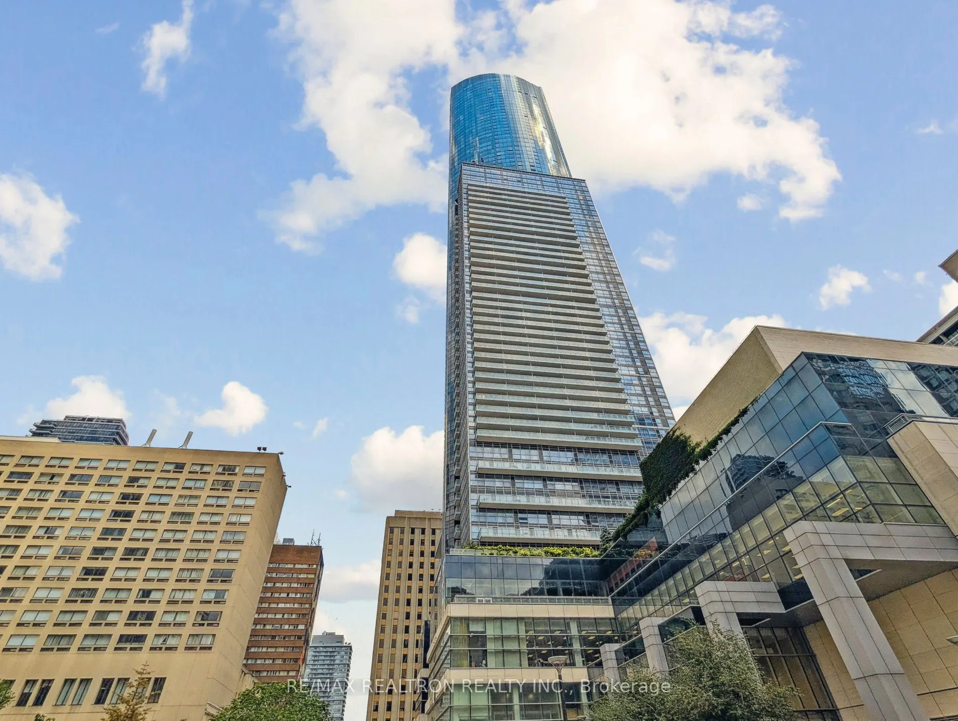 386 Yonge Street, #2201