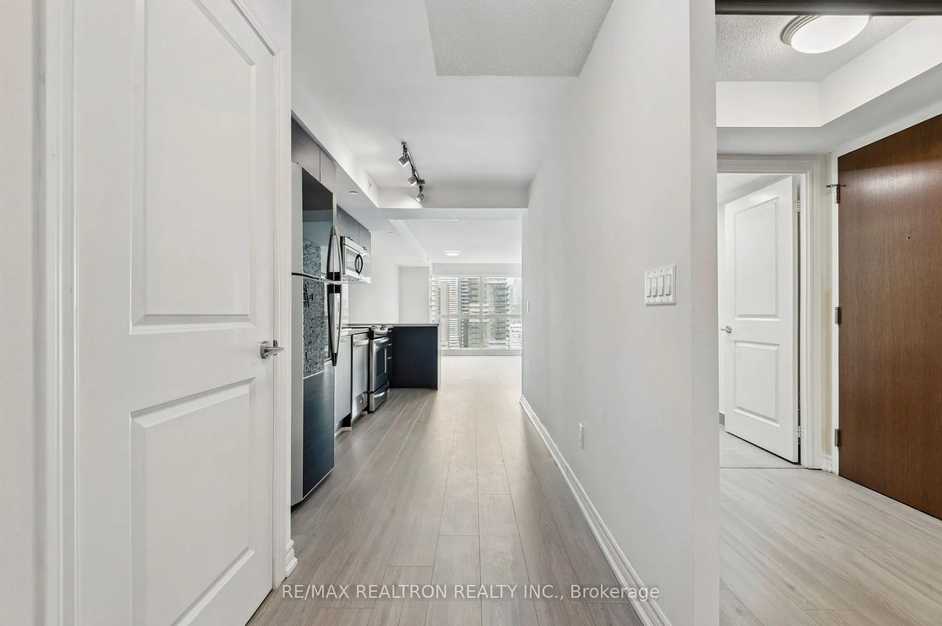 386 Yonge Street, #2201