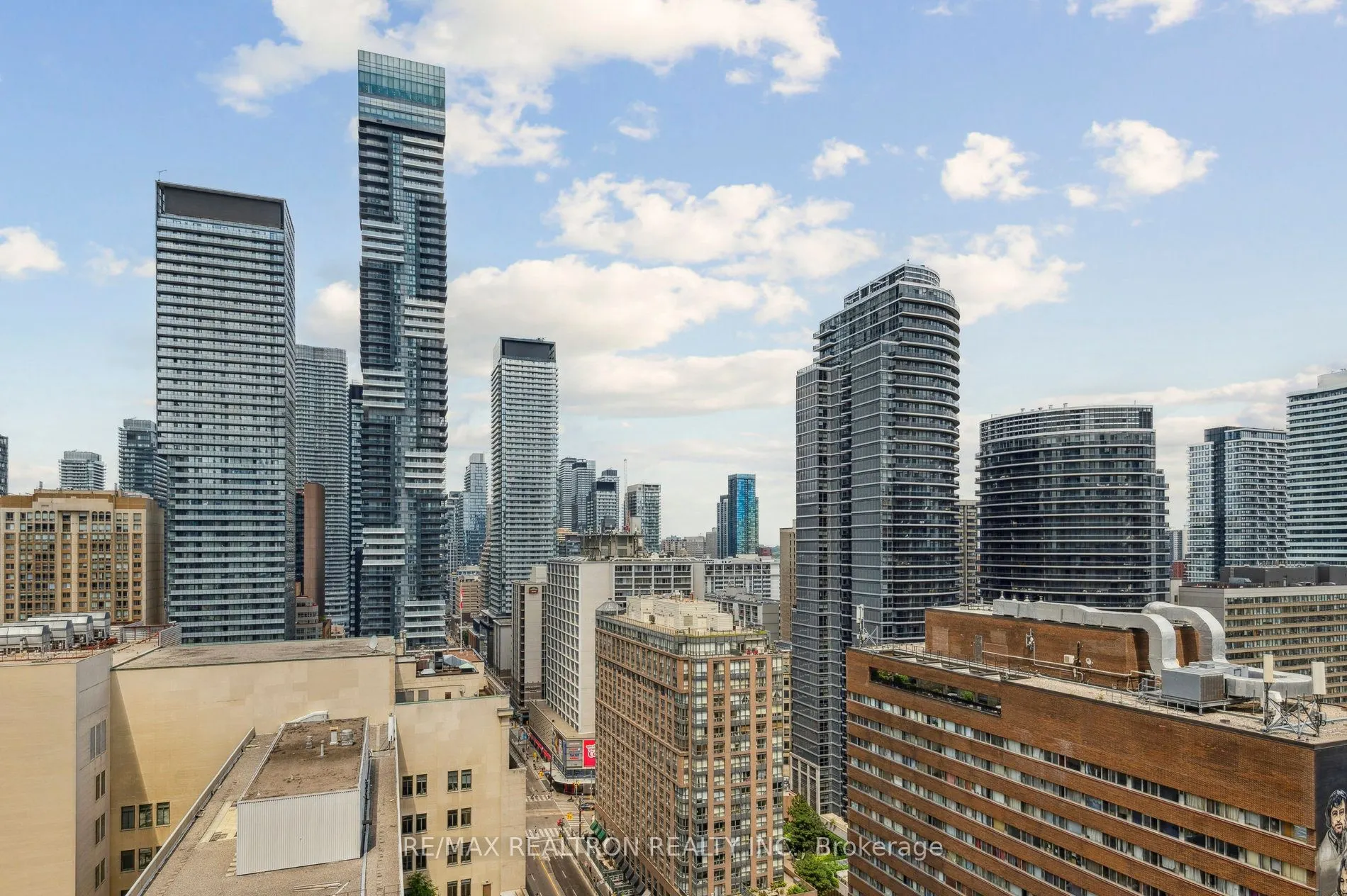 386 Yonge Street, #2201