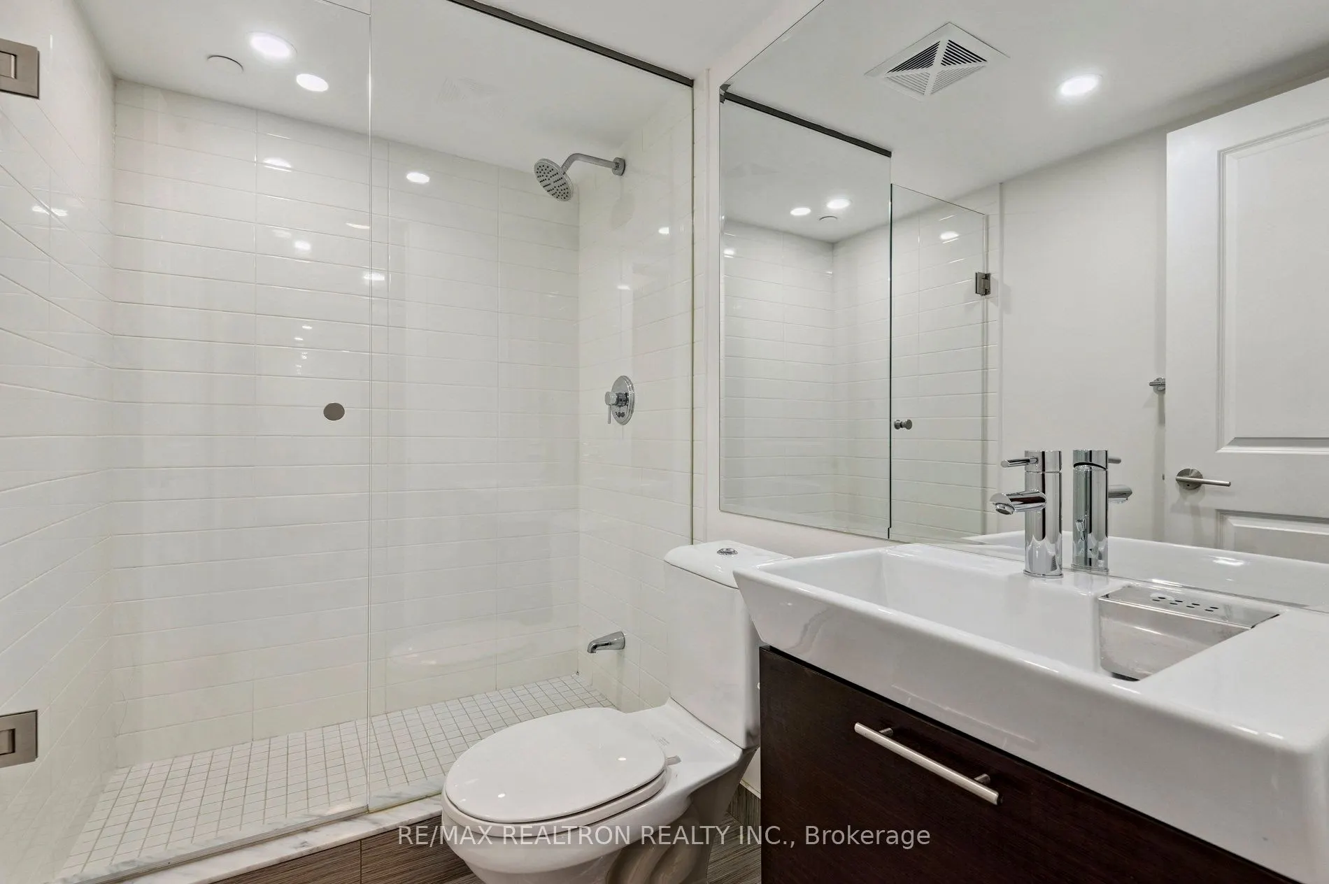 386 Yonge Street, #2201