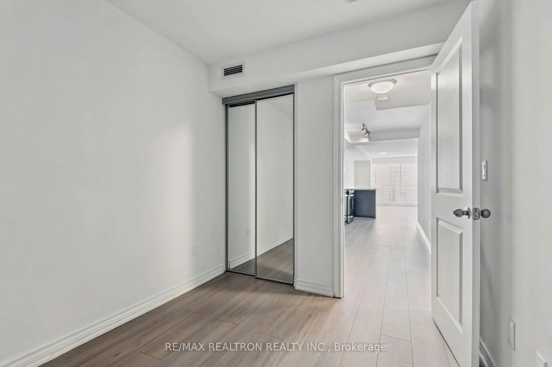 386 Yonge Street, #2201
