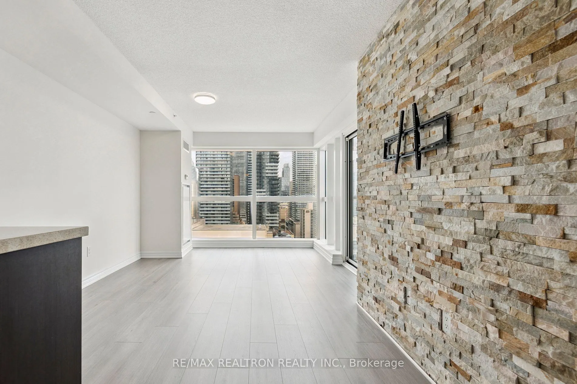 386 Yonge Street, #2201