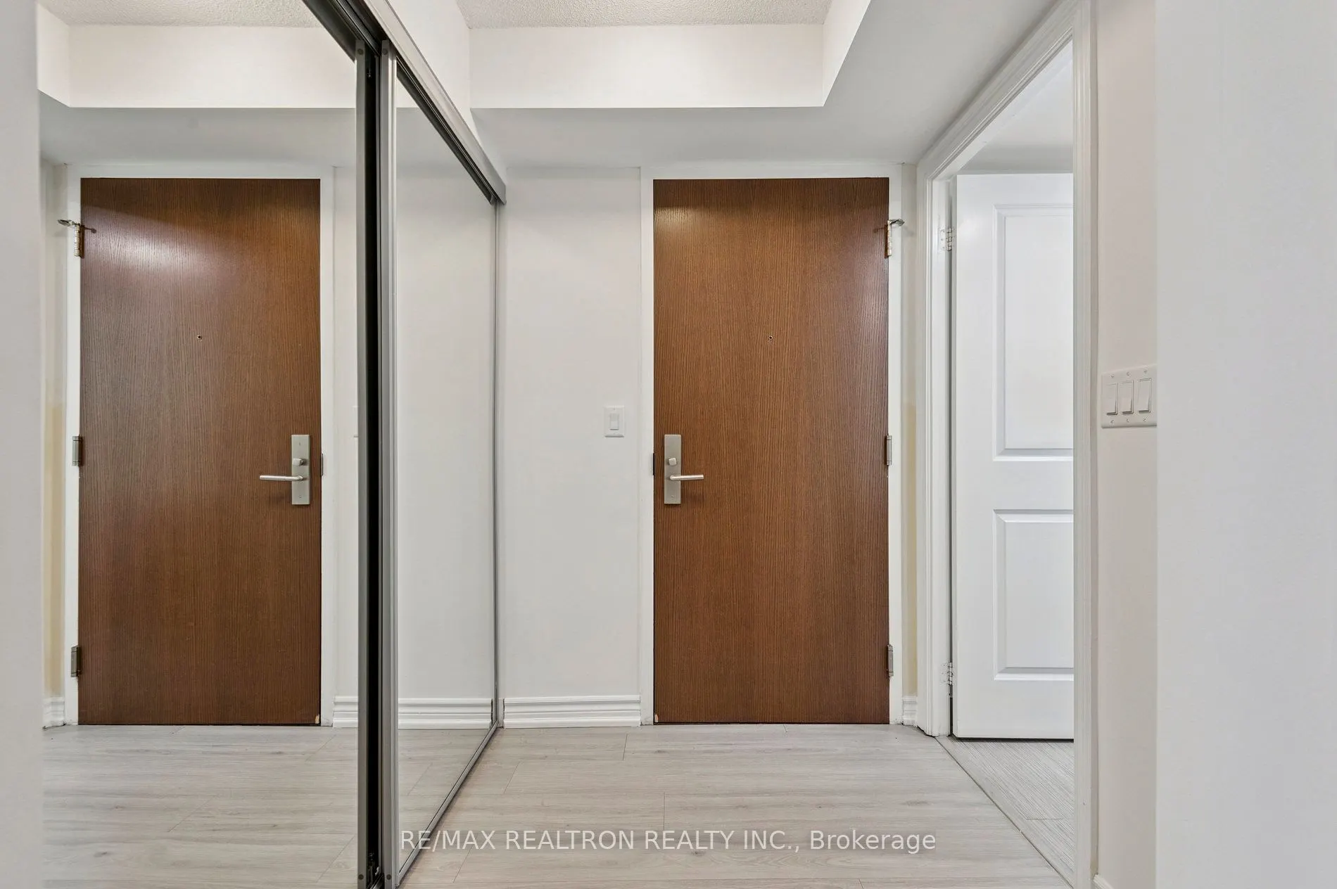 386 Yonge Street, #2201