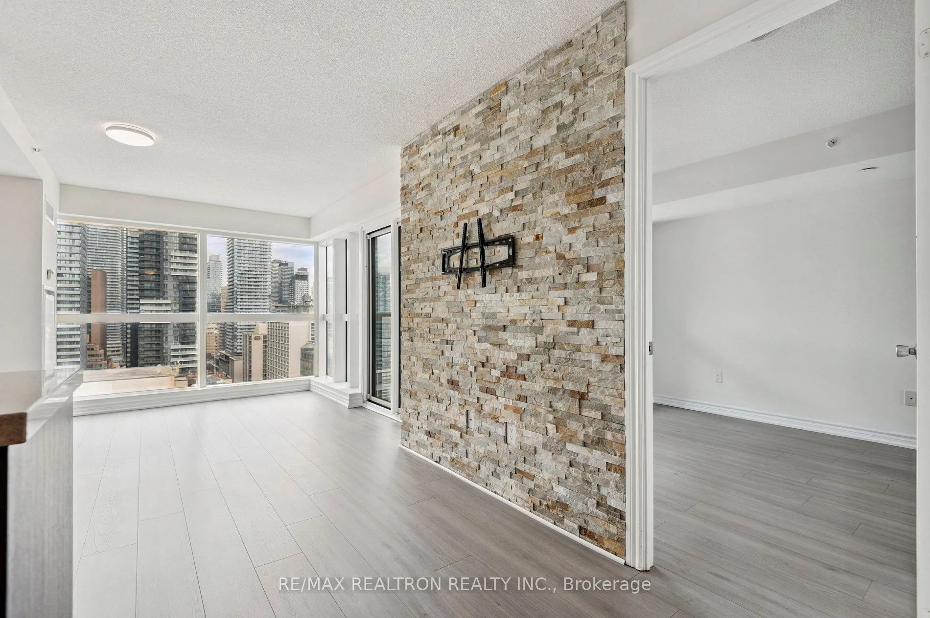 386 Yonge Street, #2201