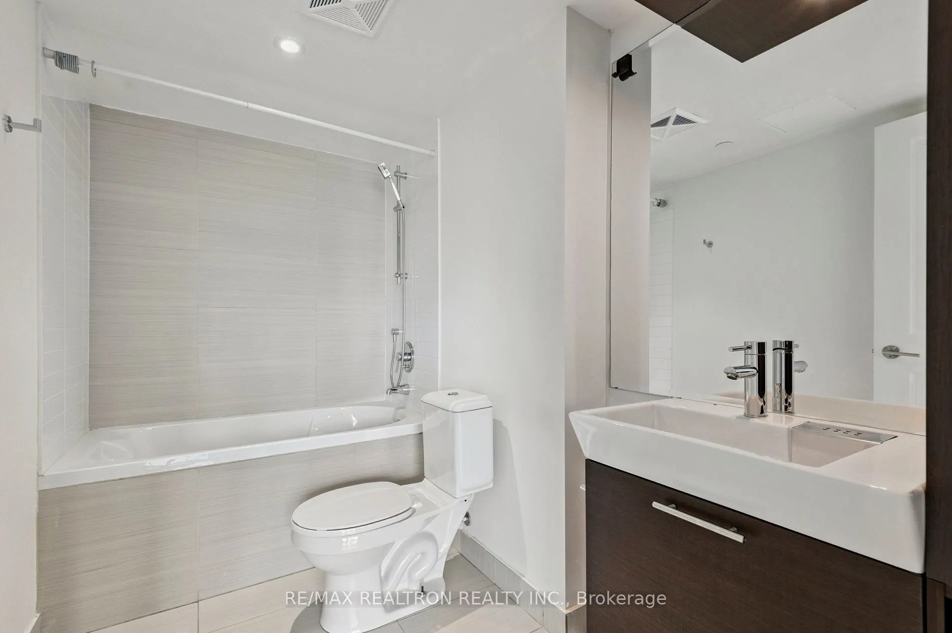 386 Yonge Street, #2201