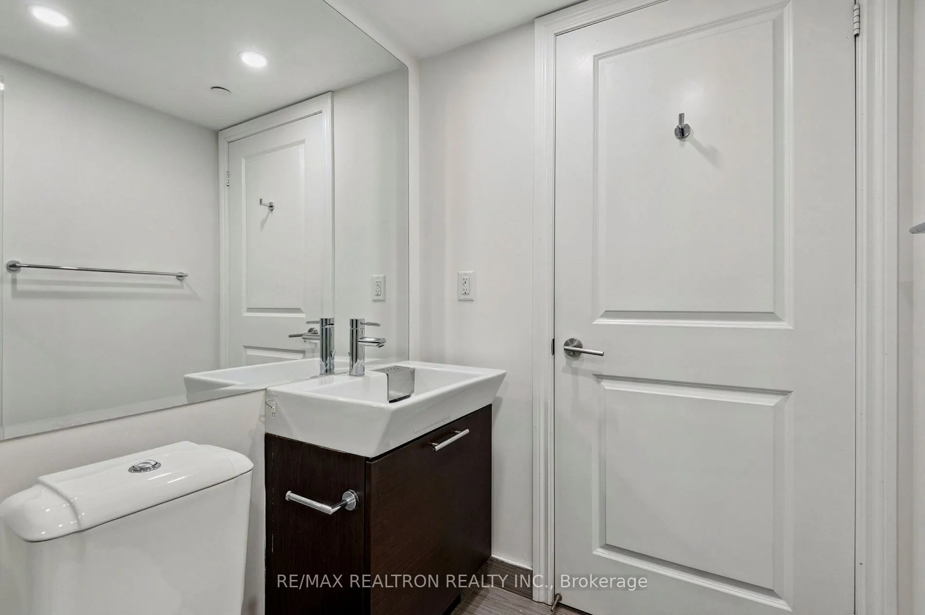 386 Yonge Street, #2201
