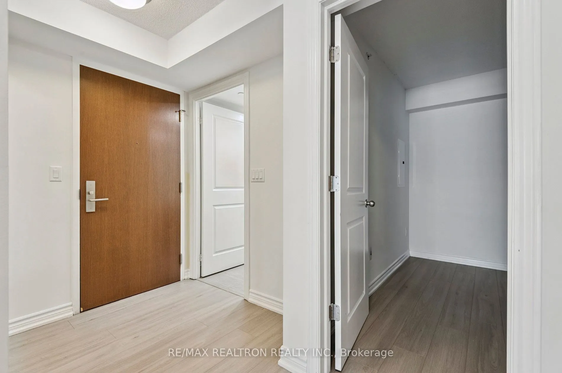 386 Yonge Street, #2201