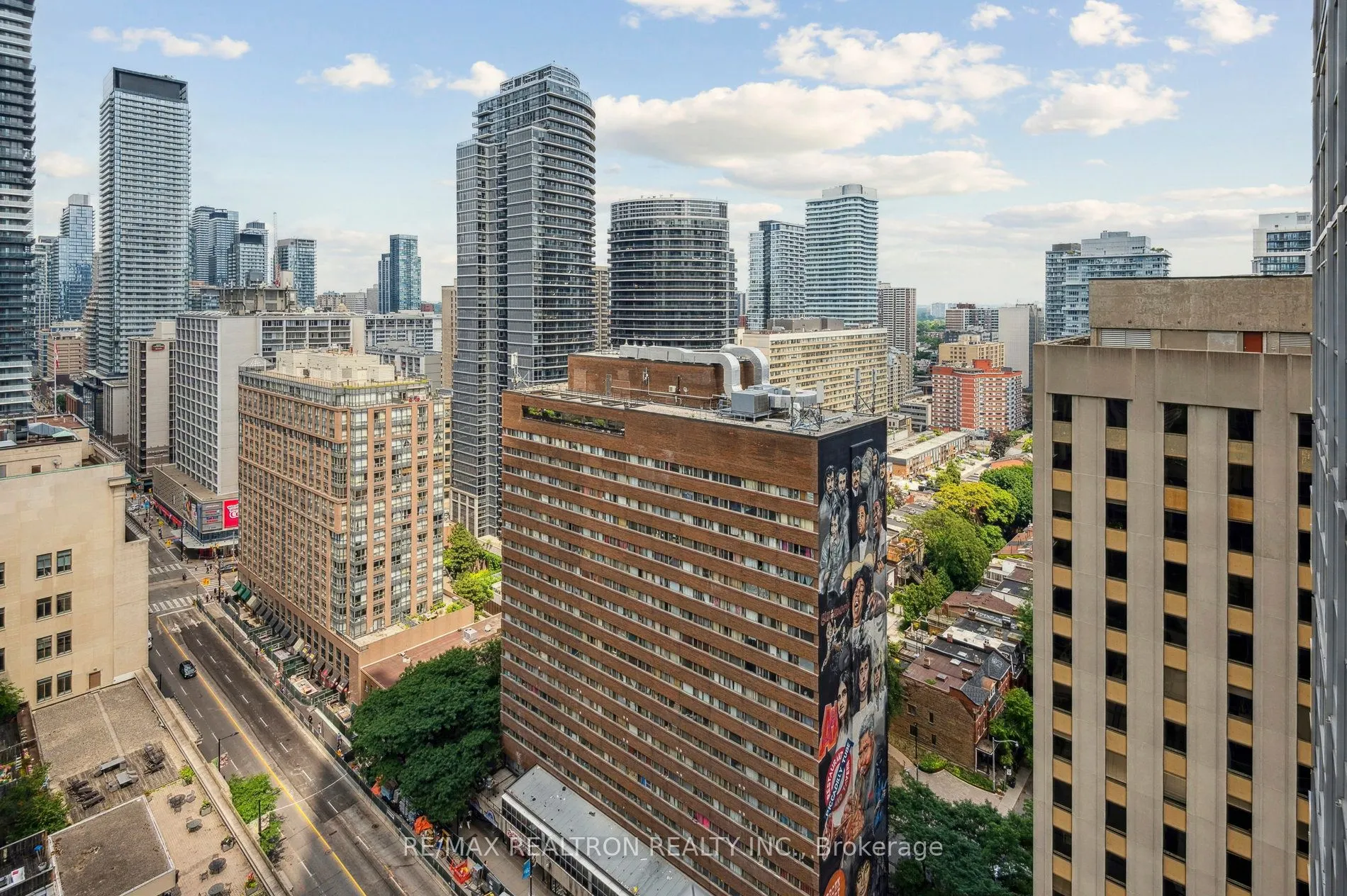 386 Yonge Street, #2201