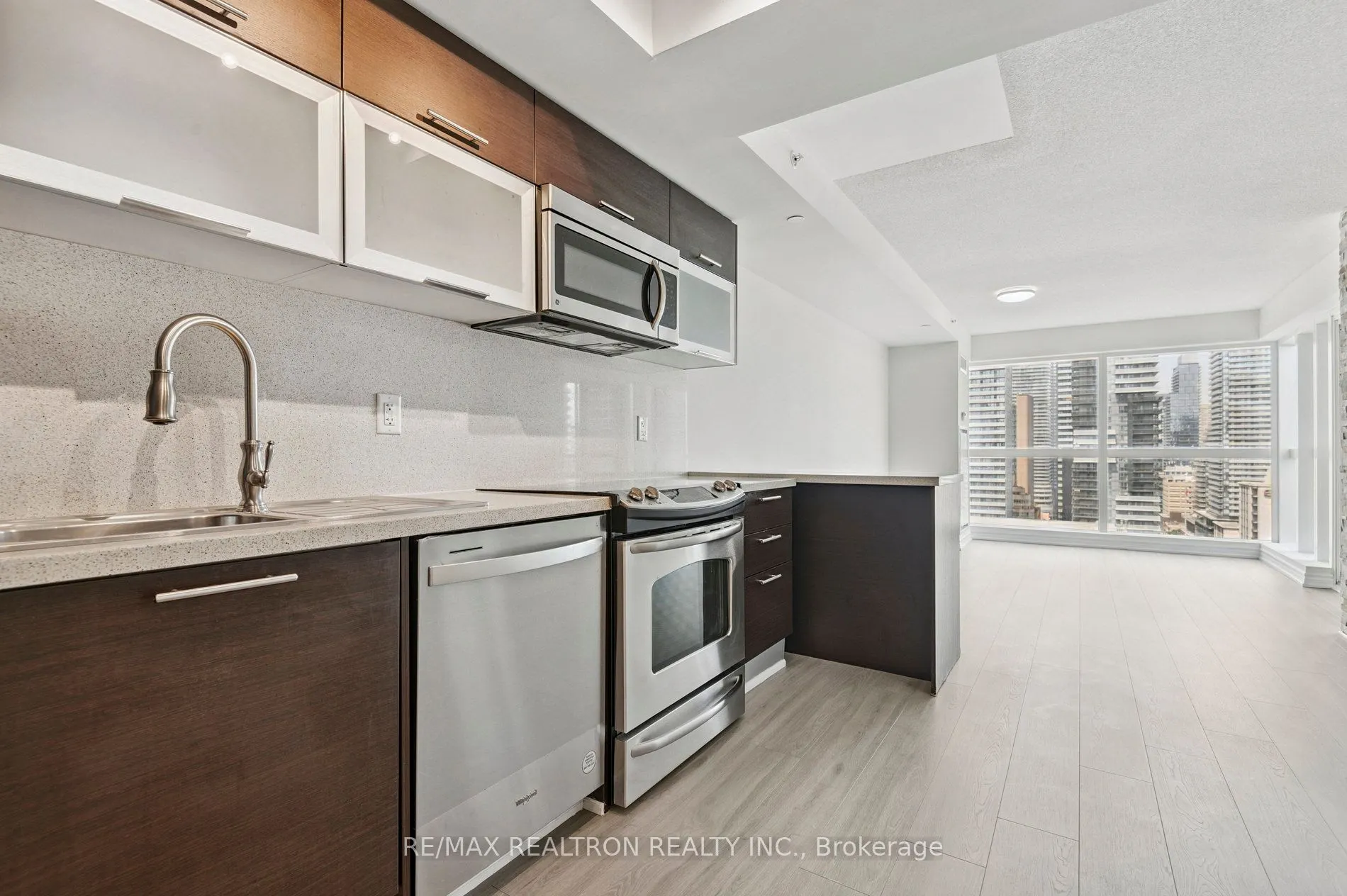 386 Yonge Street, #2201