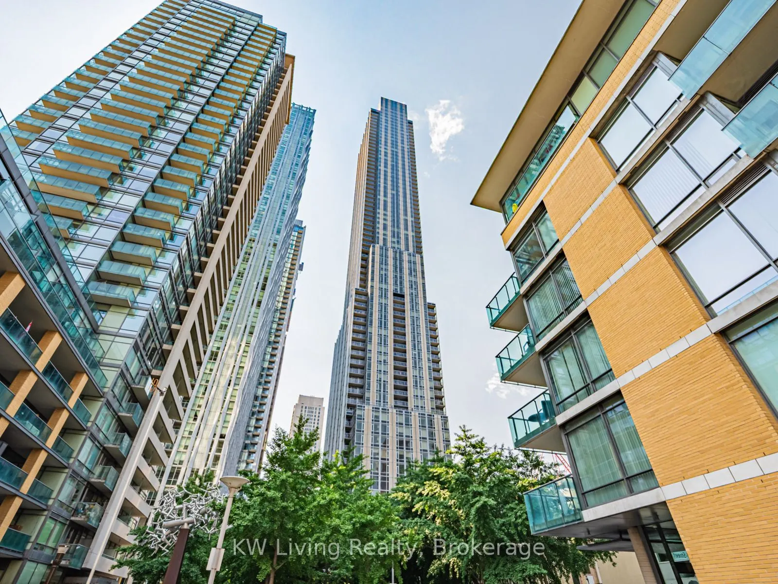 11 Yorkville Avenue, #2209