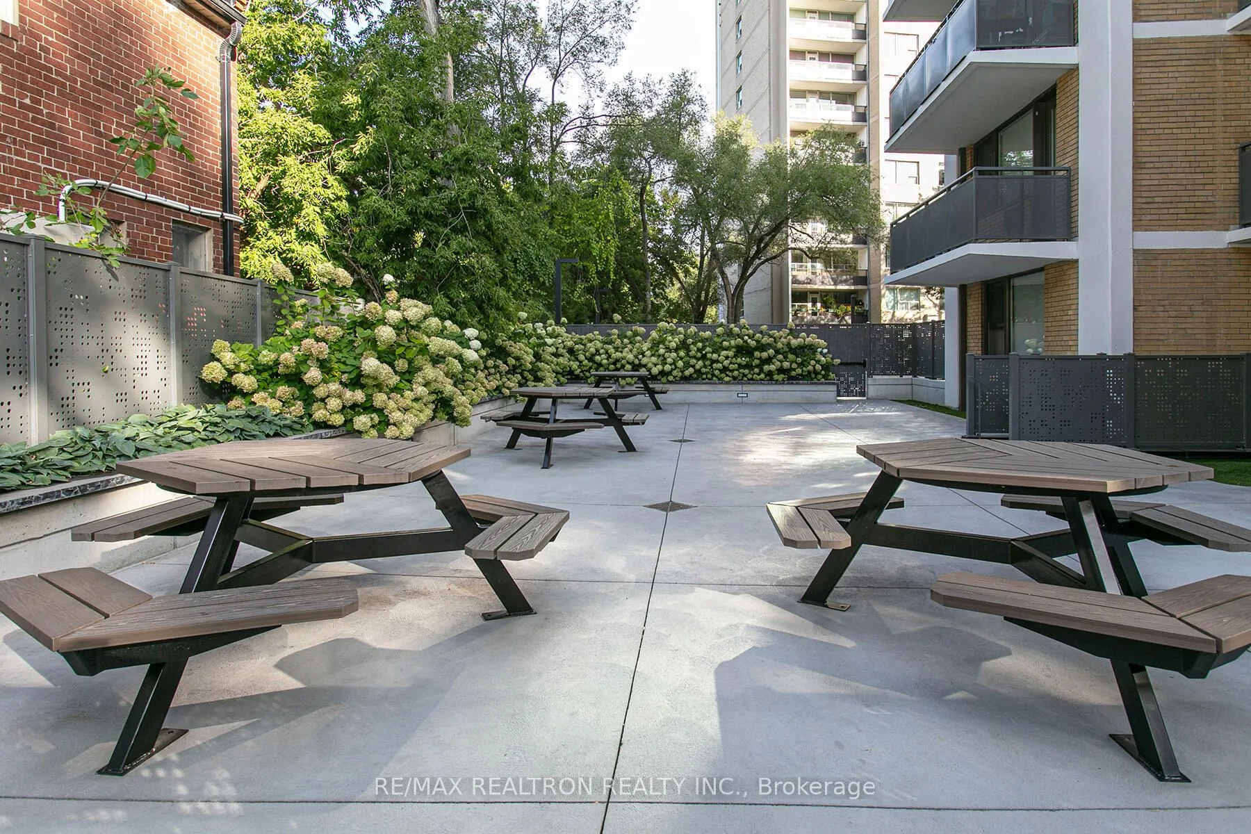 276 St George Street, #910