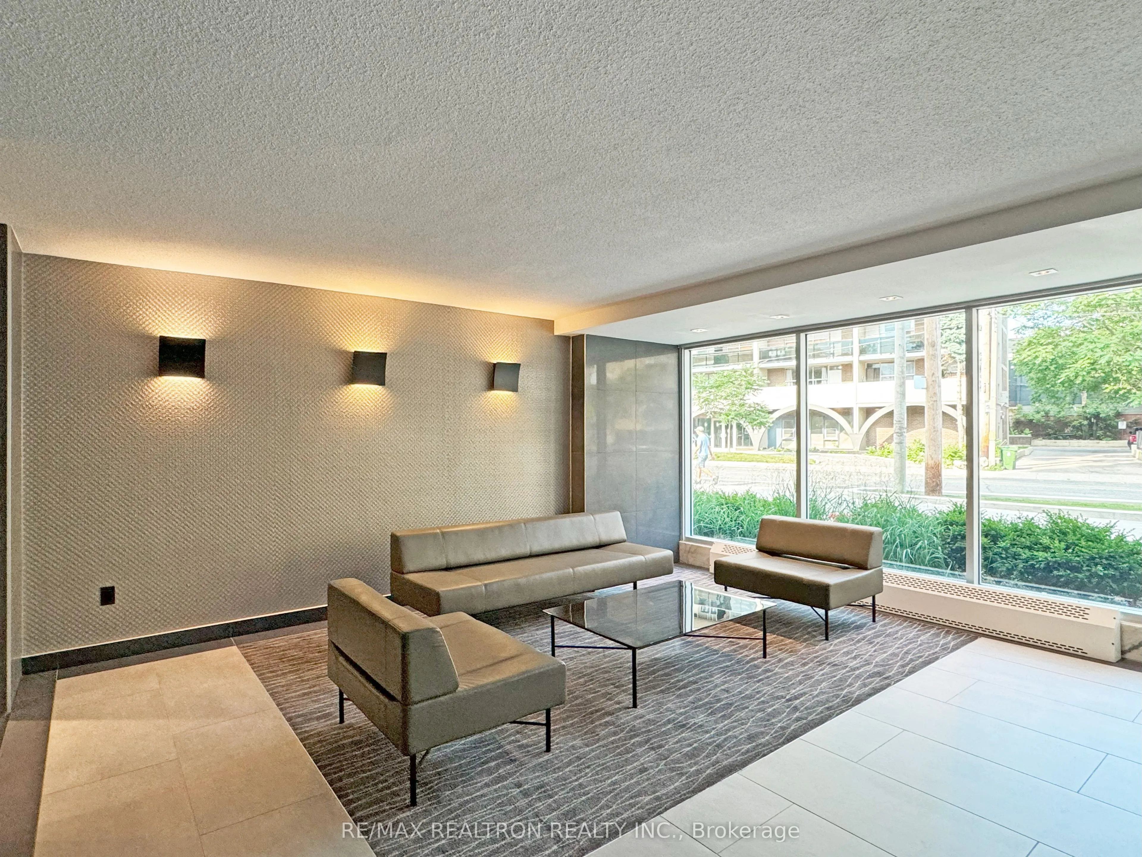276 St George Street, #910