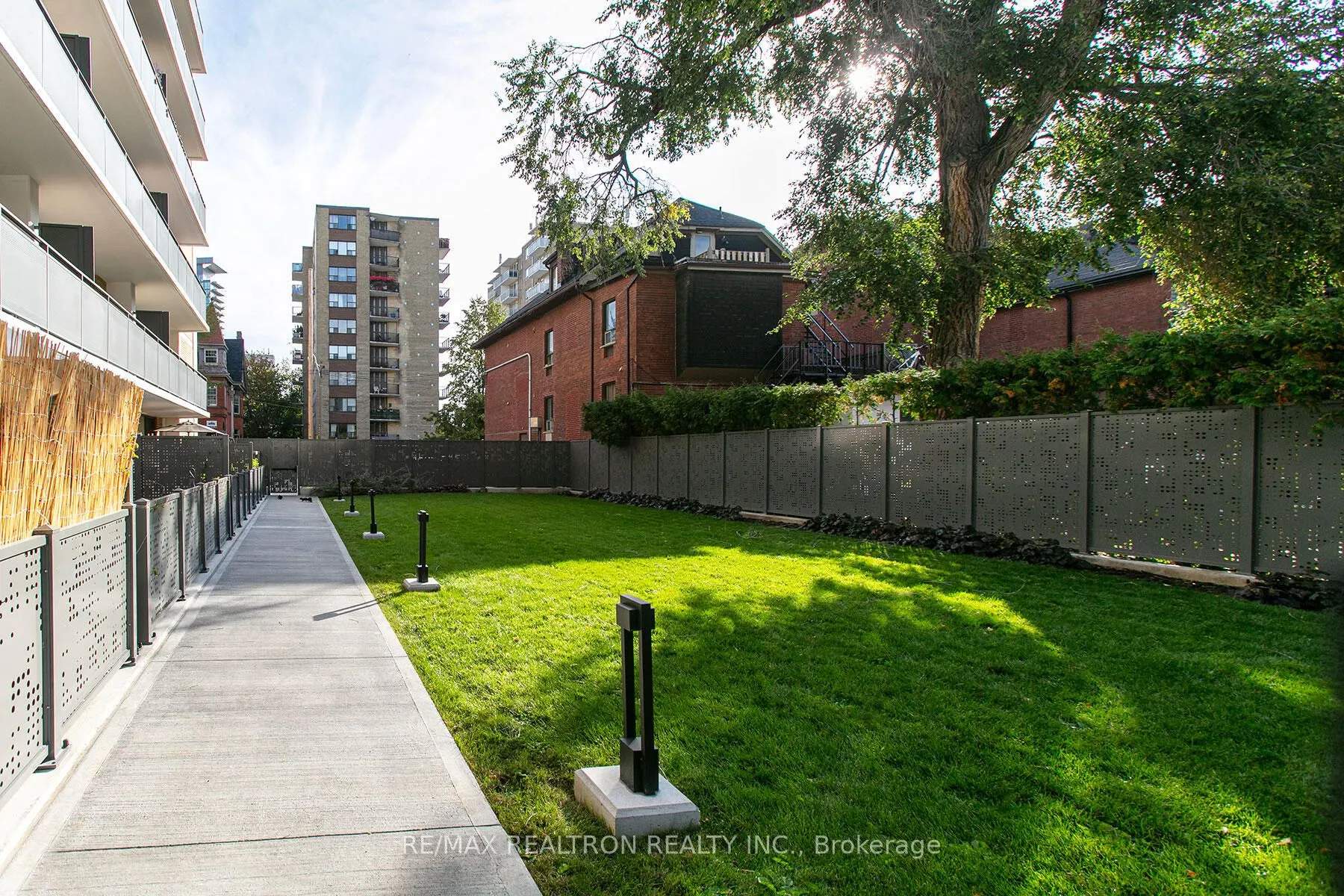 276 St George Street, #910