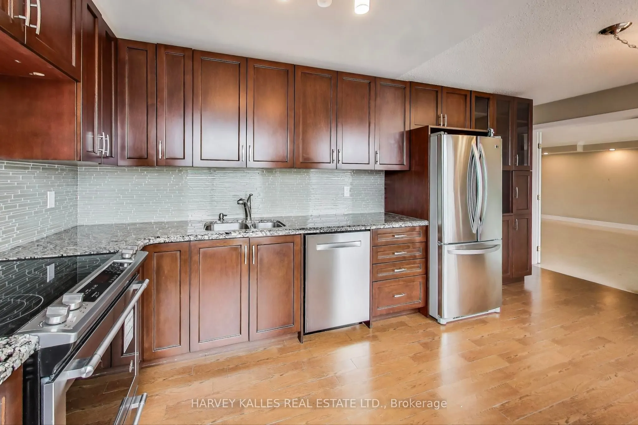 1 Hycrest Avenue, #401