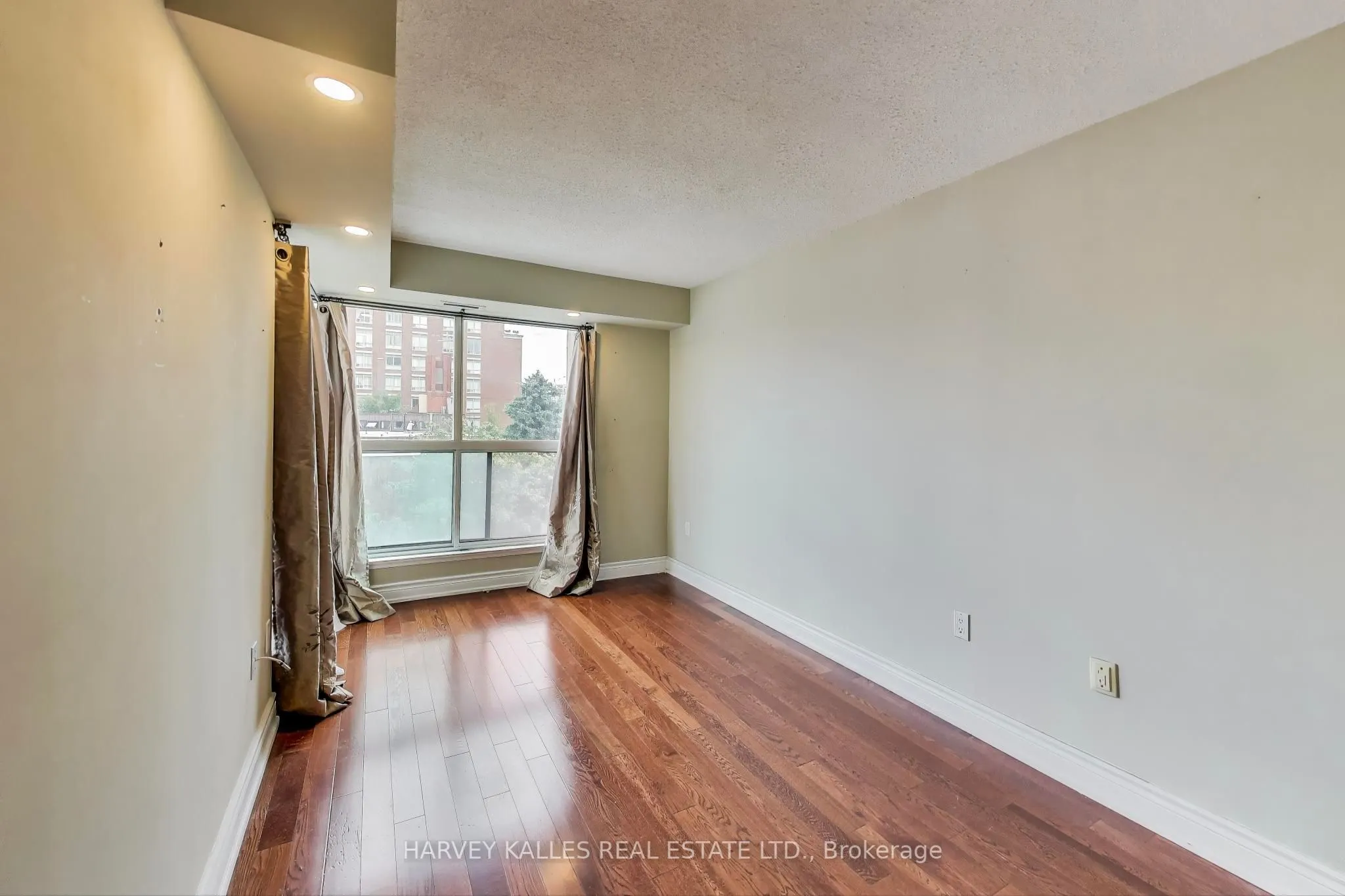 1 Hycrest Avenue, #401