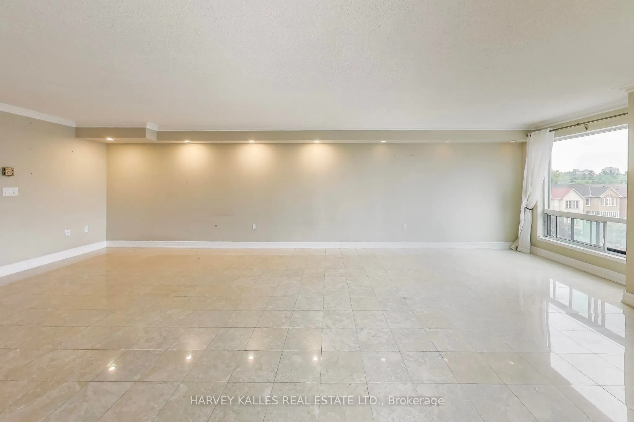 1 Hycrest Avenue, #401