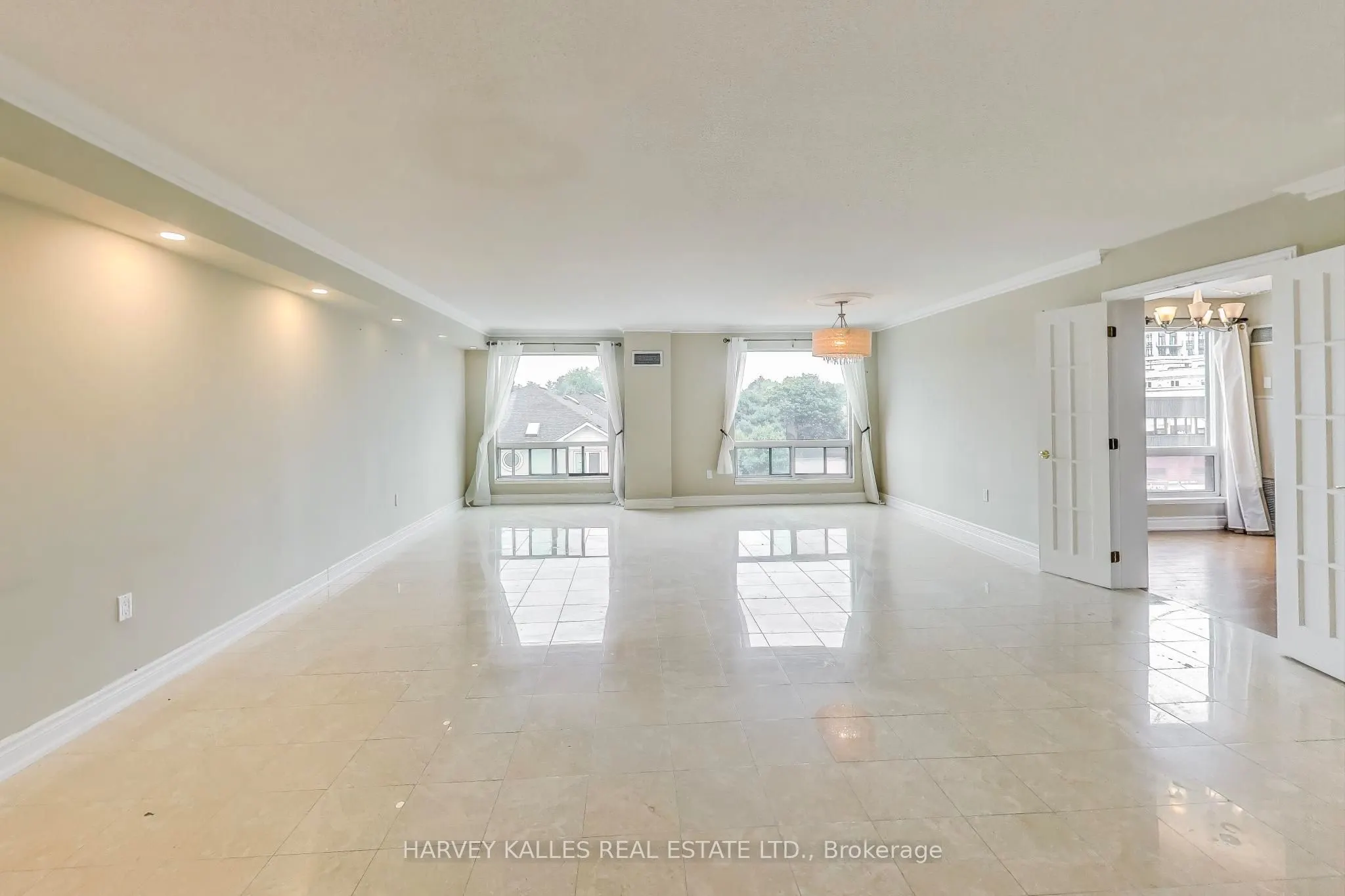 1 Hycrest Avenue, #401