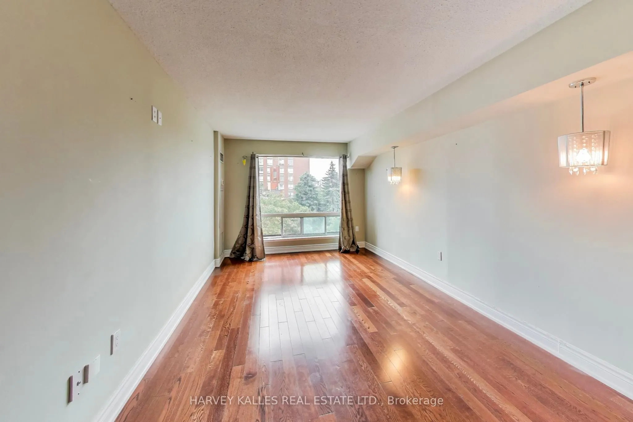 1 Hycrest Avenue, #401