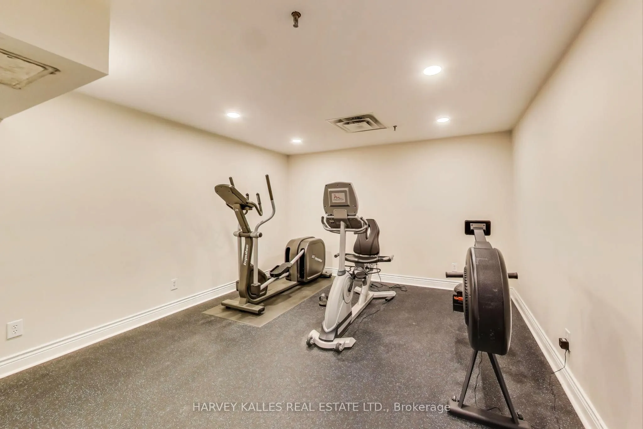 1 Hycrest Avenue, #401