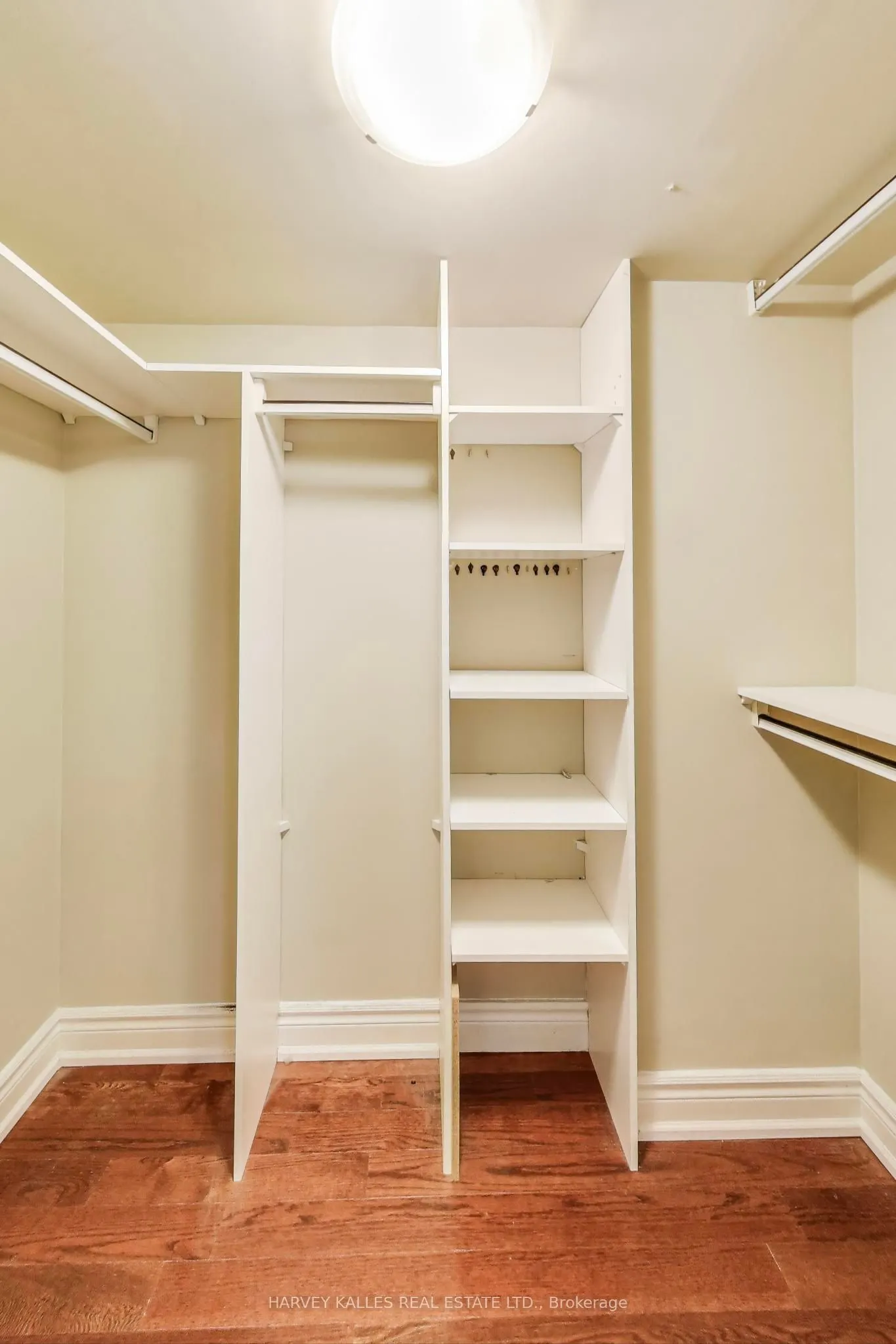 1 Hycrest Avenue, #401