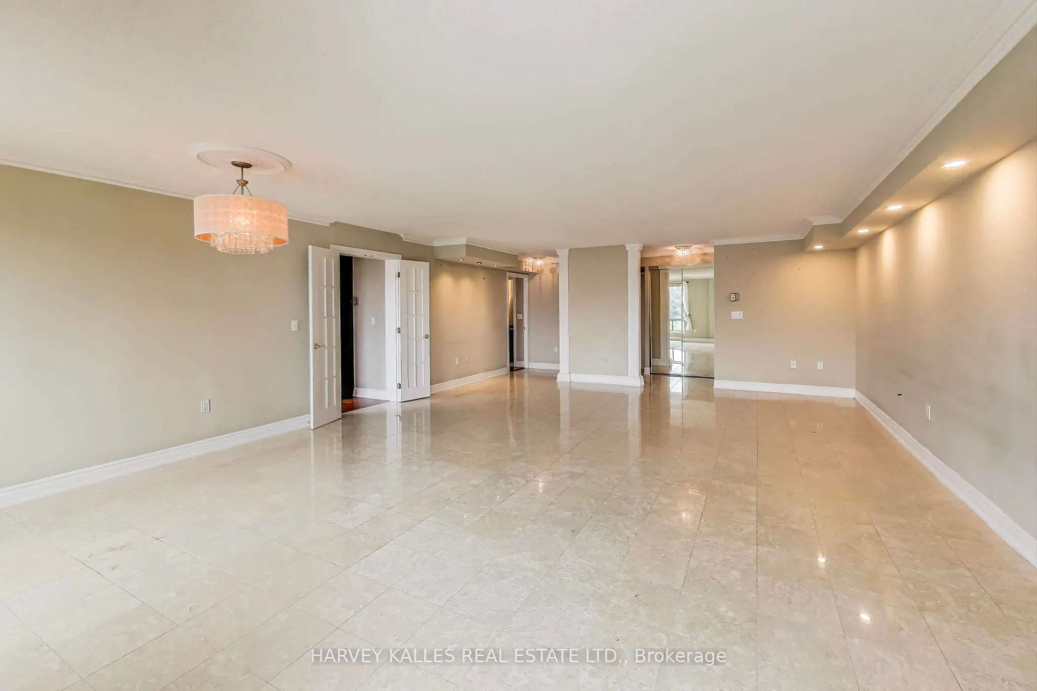 1 Hycrest Avenue, #401