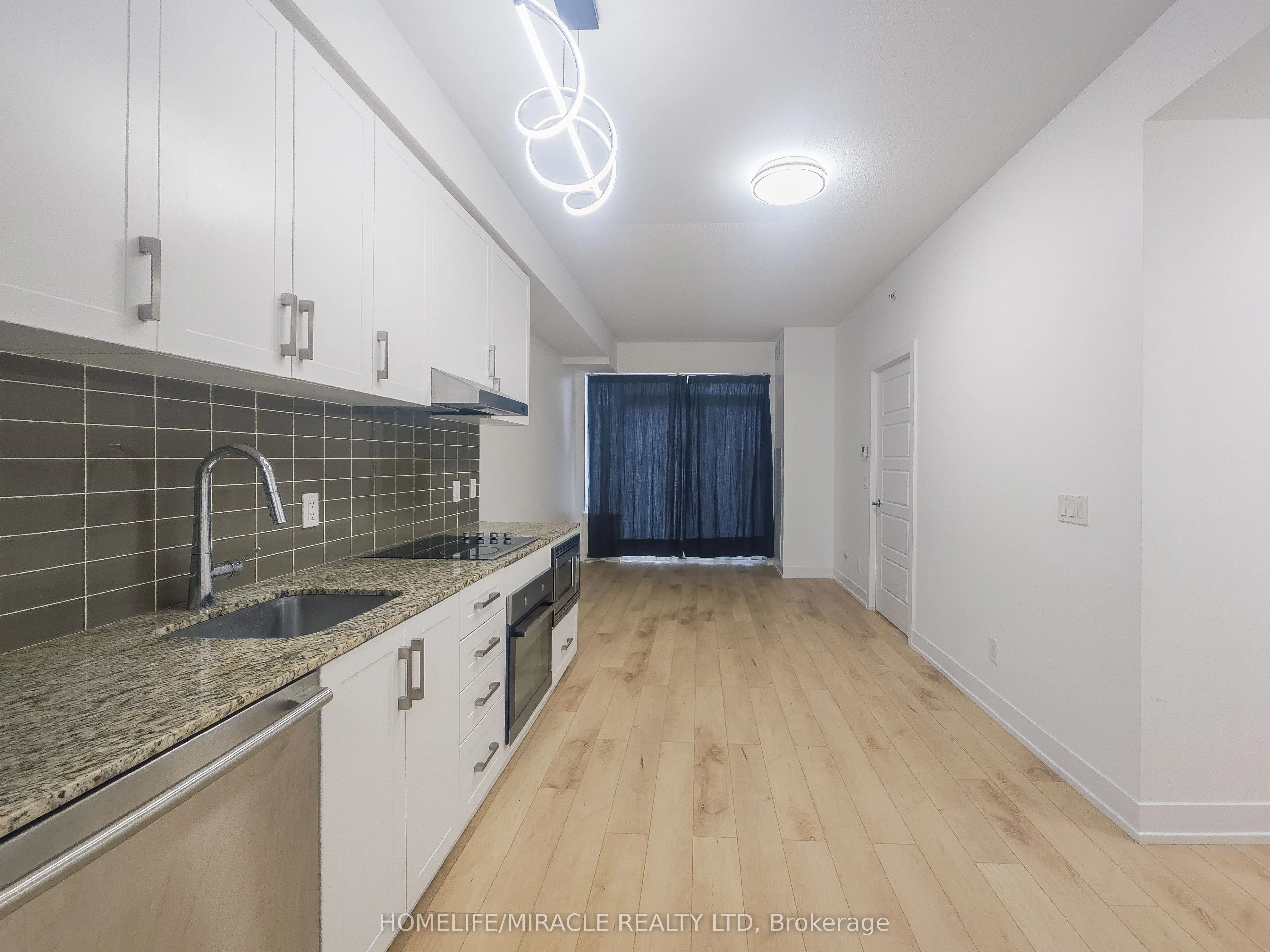 7 Kenaston Gardens, #121
