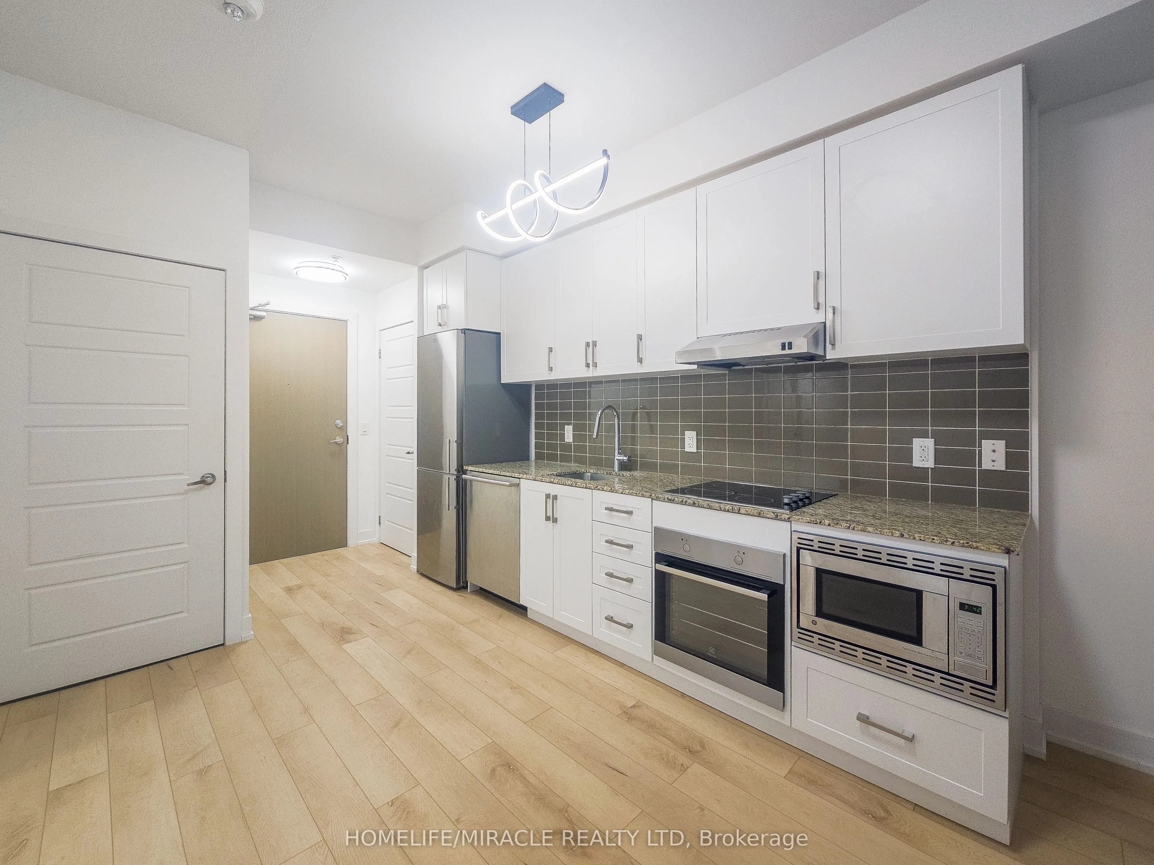 7 Kenaston Gardens, #121
