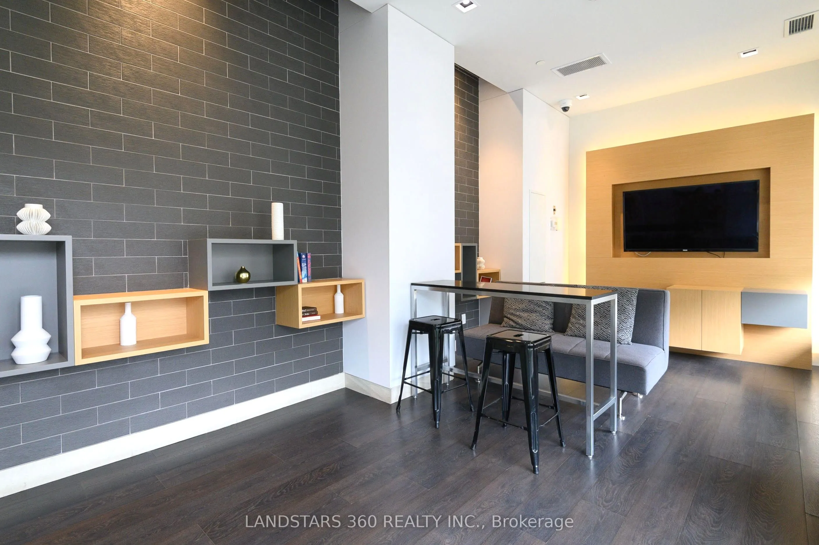 150 Fairview Mall Drive, #1005