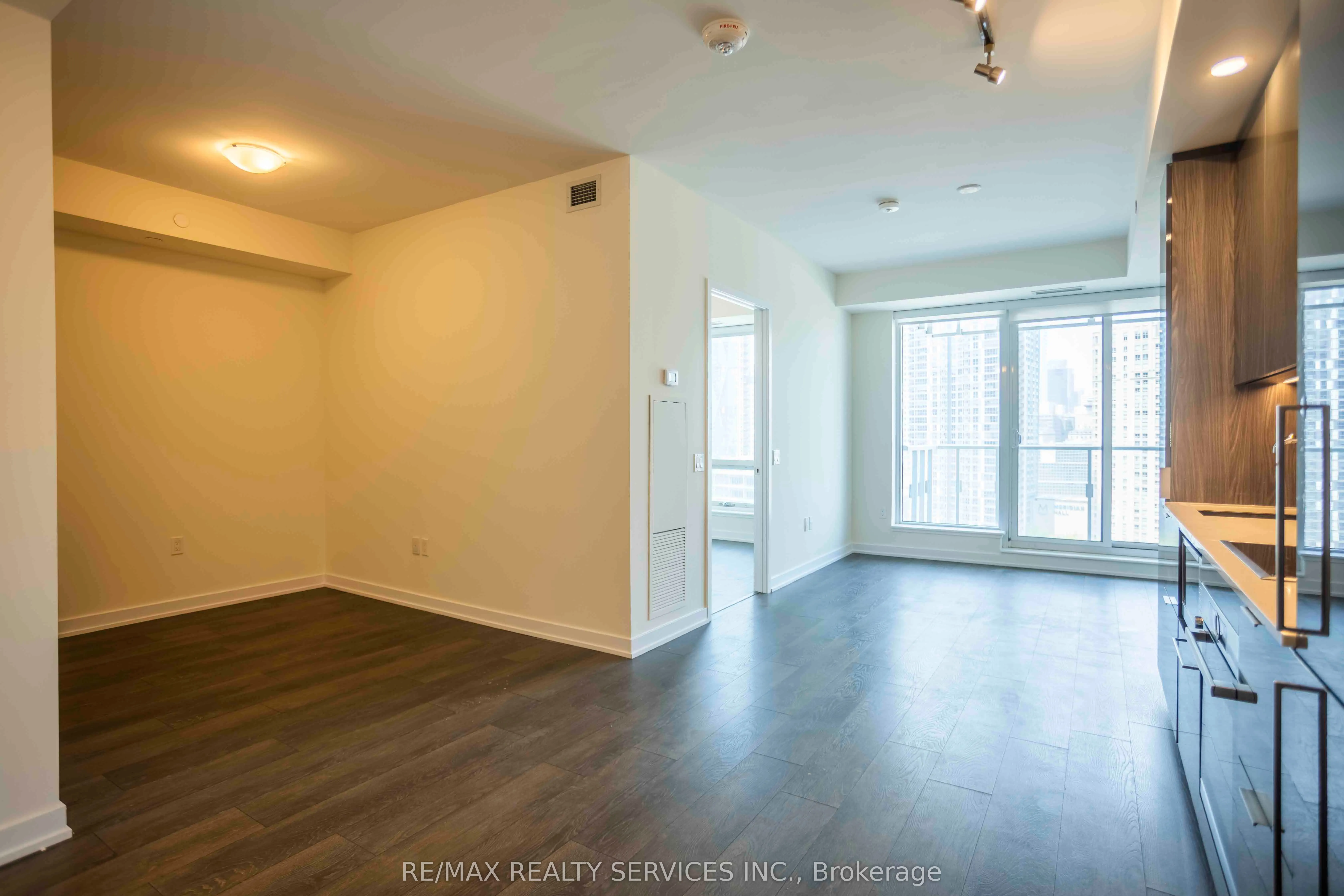28 Freeland Street, #1806