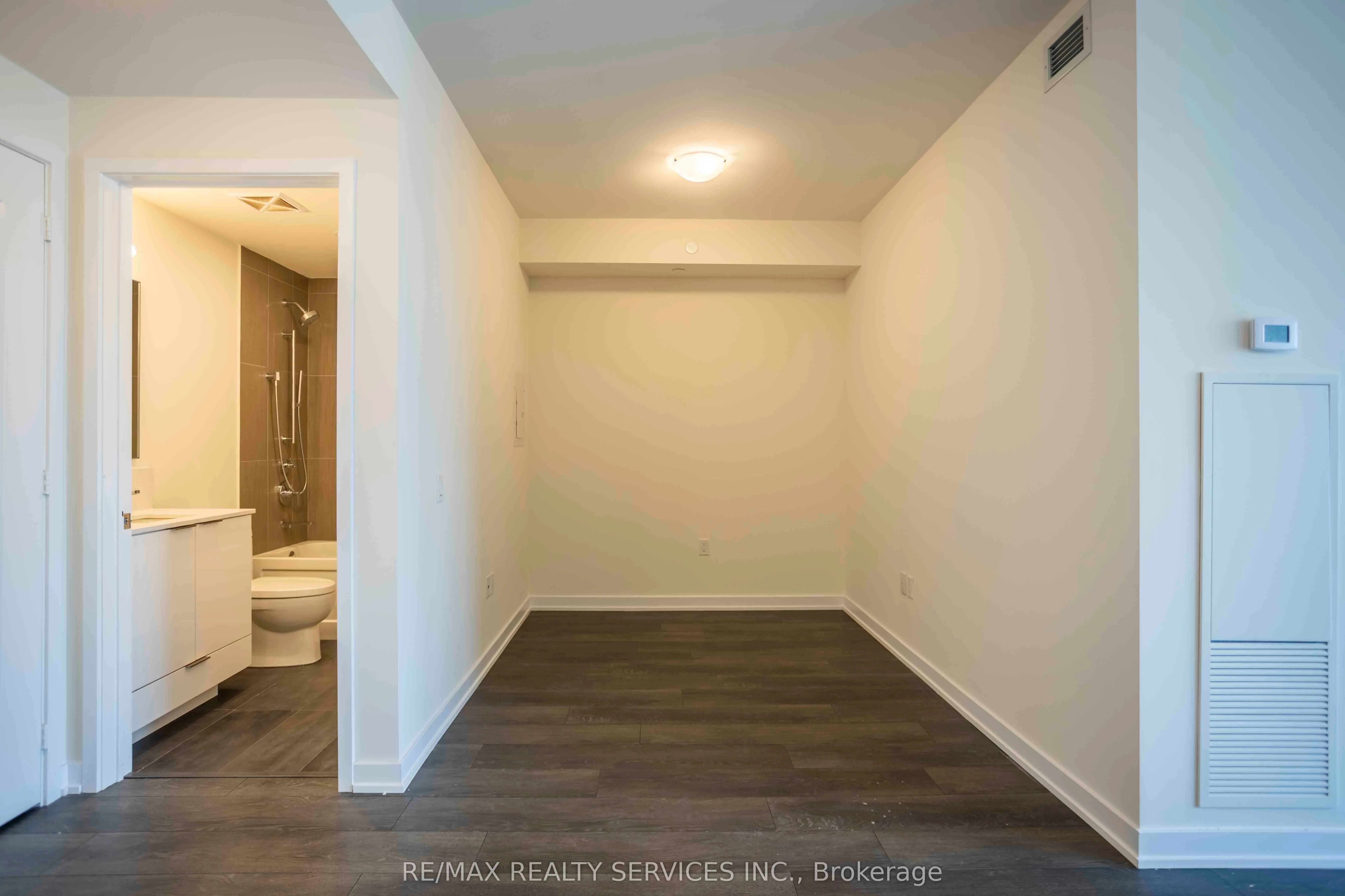 28 Freeland Street, #1806