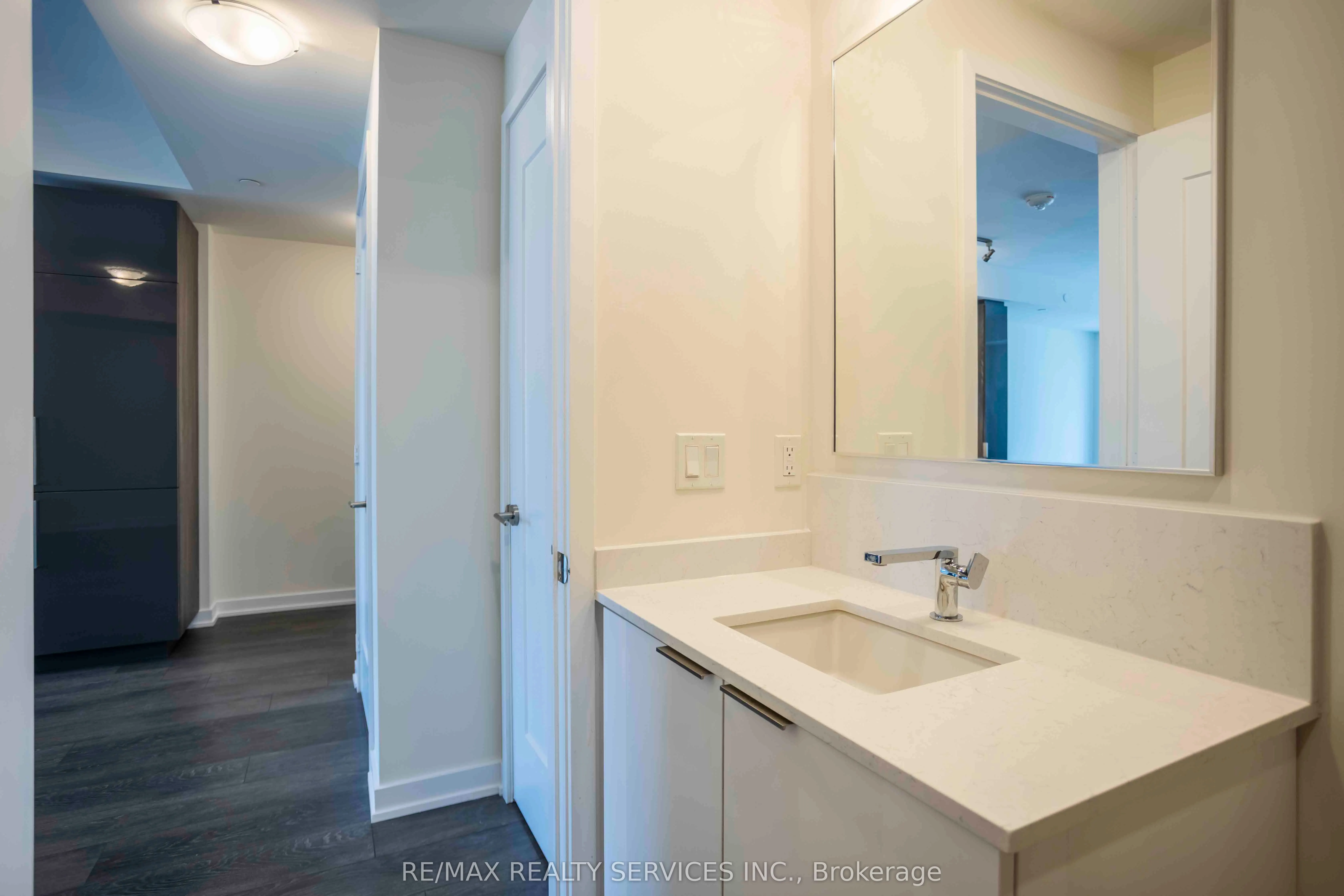 28 Freeland Street, #1806