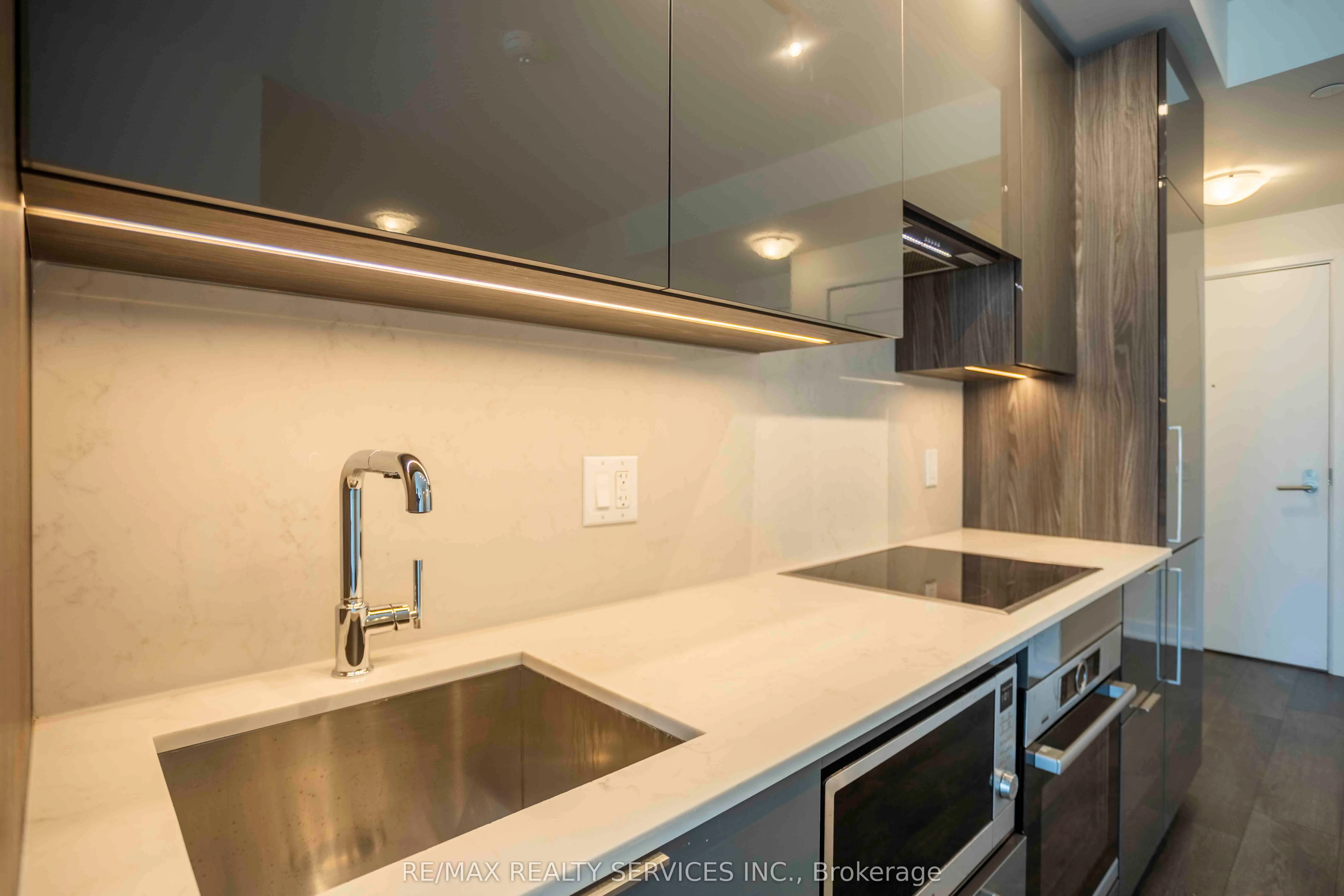 28 Freeland Street, #1806