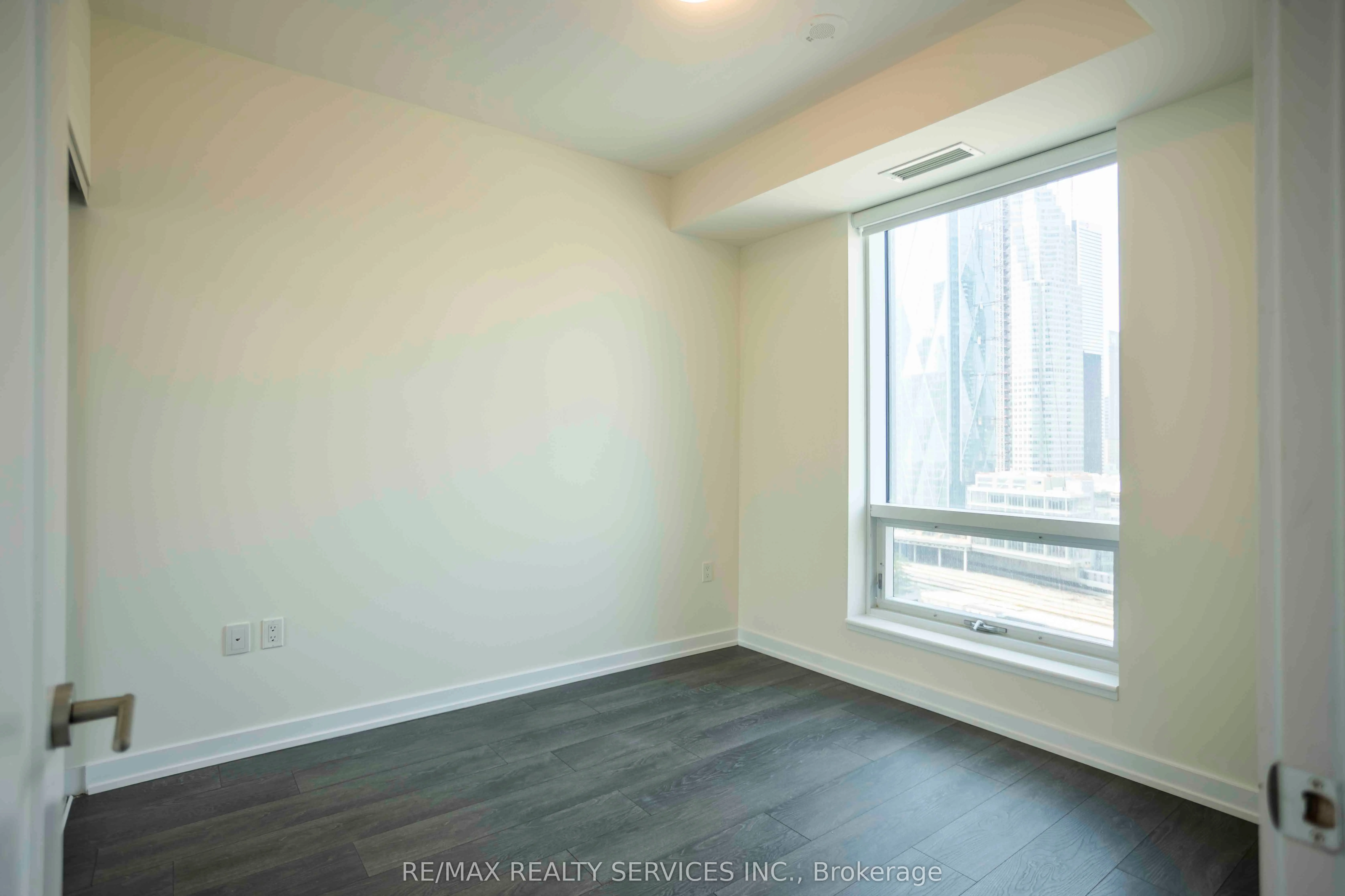 28 Freeland Street, #1806