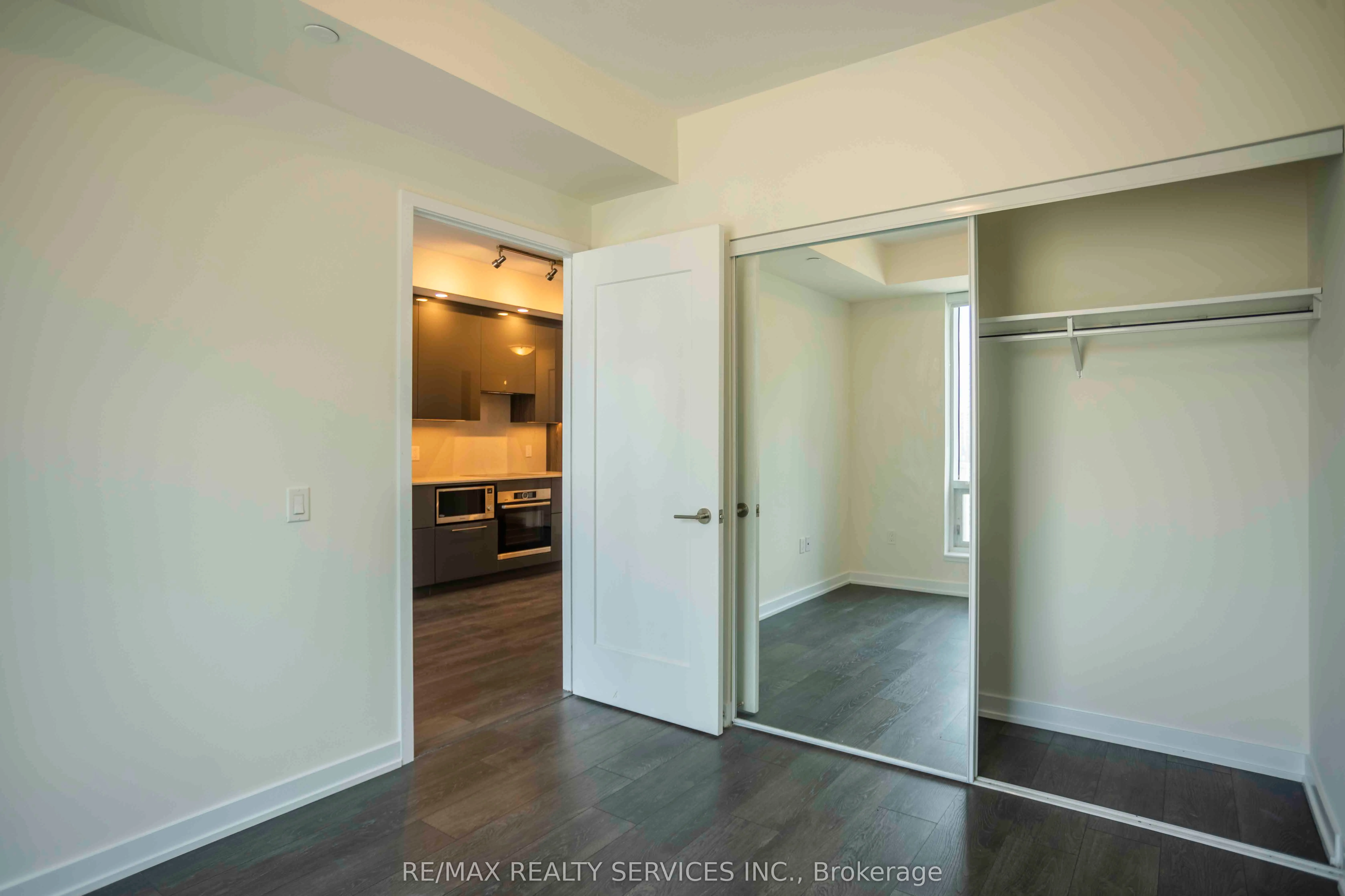 28 Freeland Street, #1806