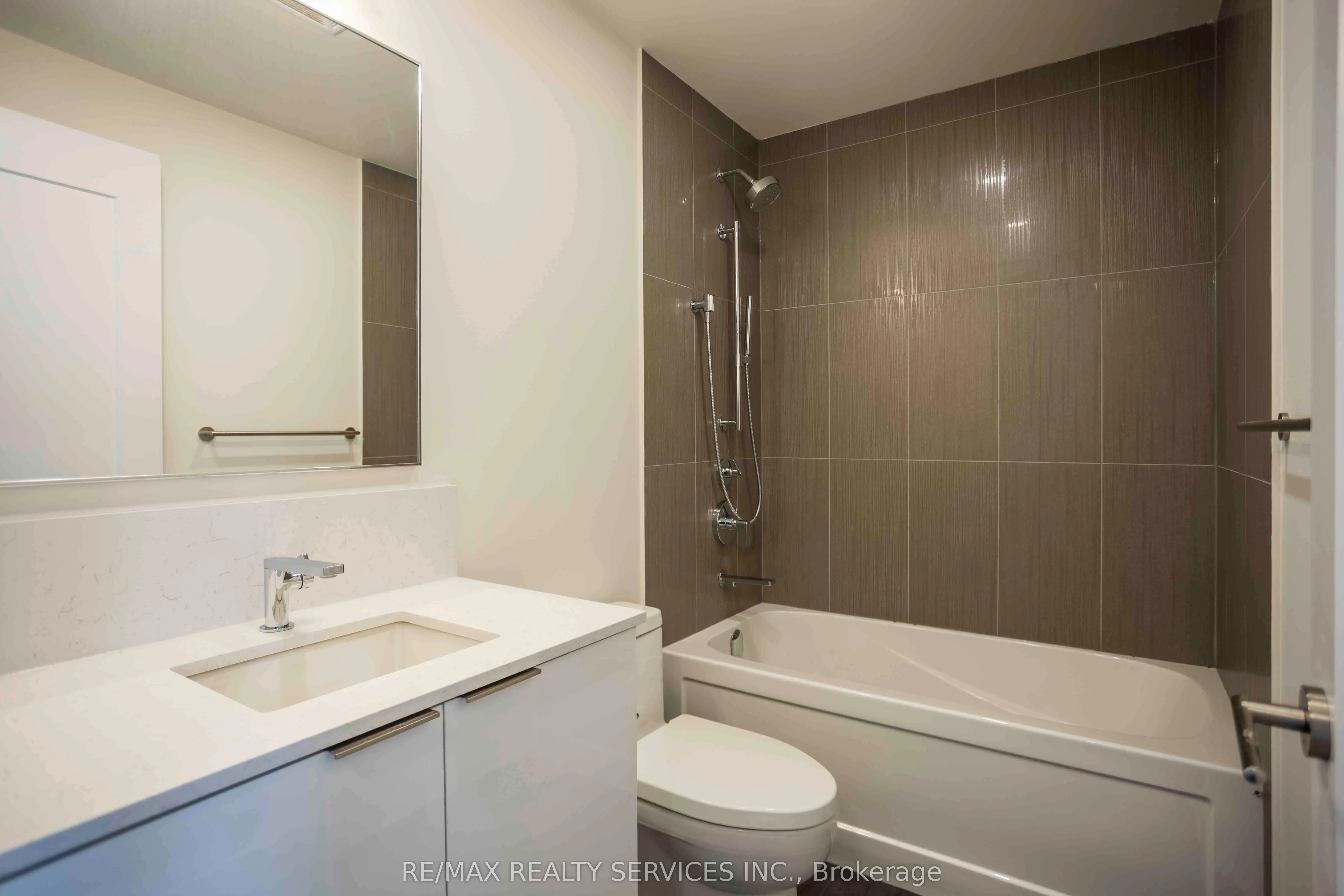28 Freeland Street, #1806