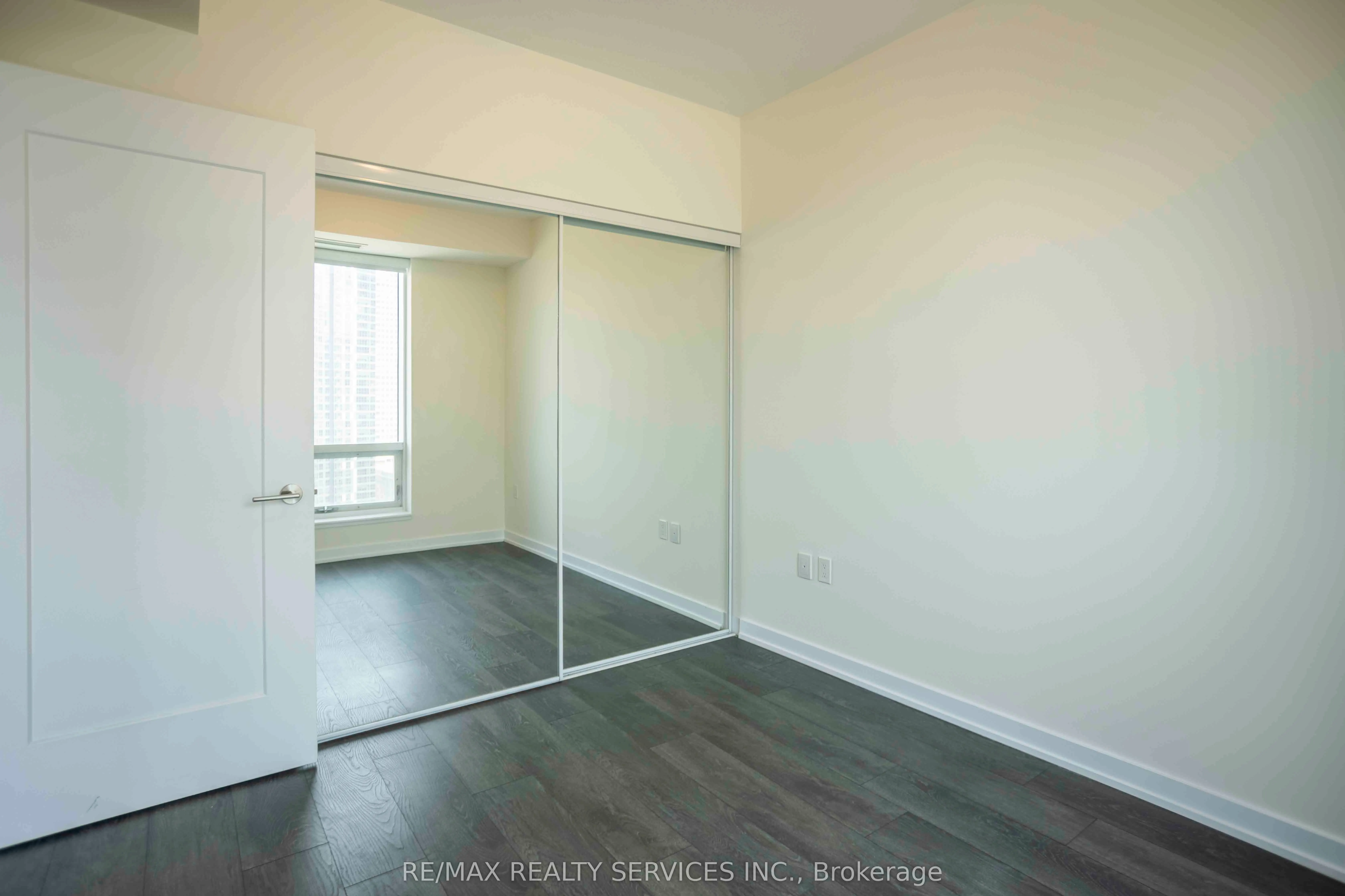 28 Freeland Street, #1806