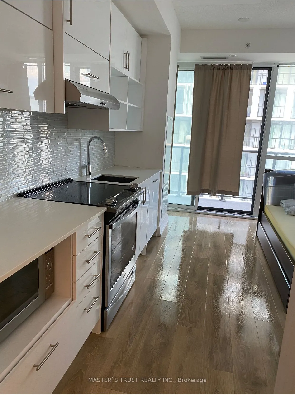 128 Fairview Mall Drive, #809