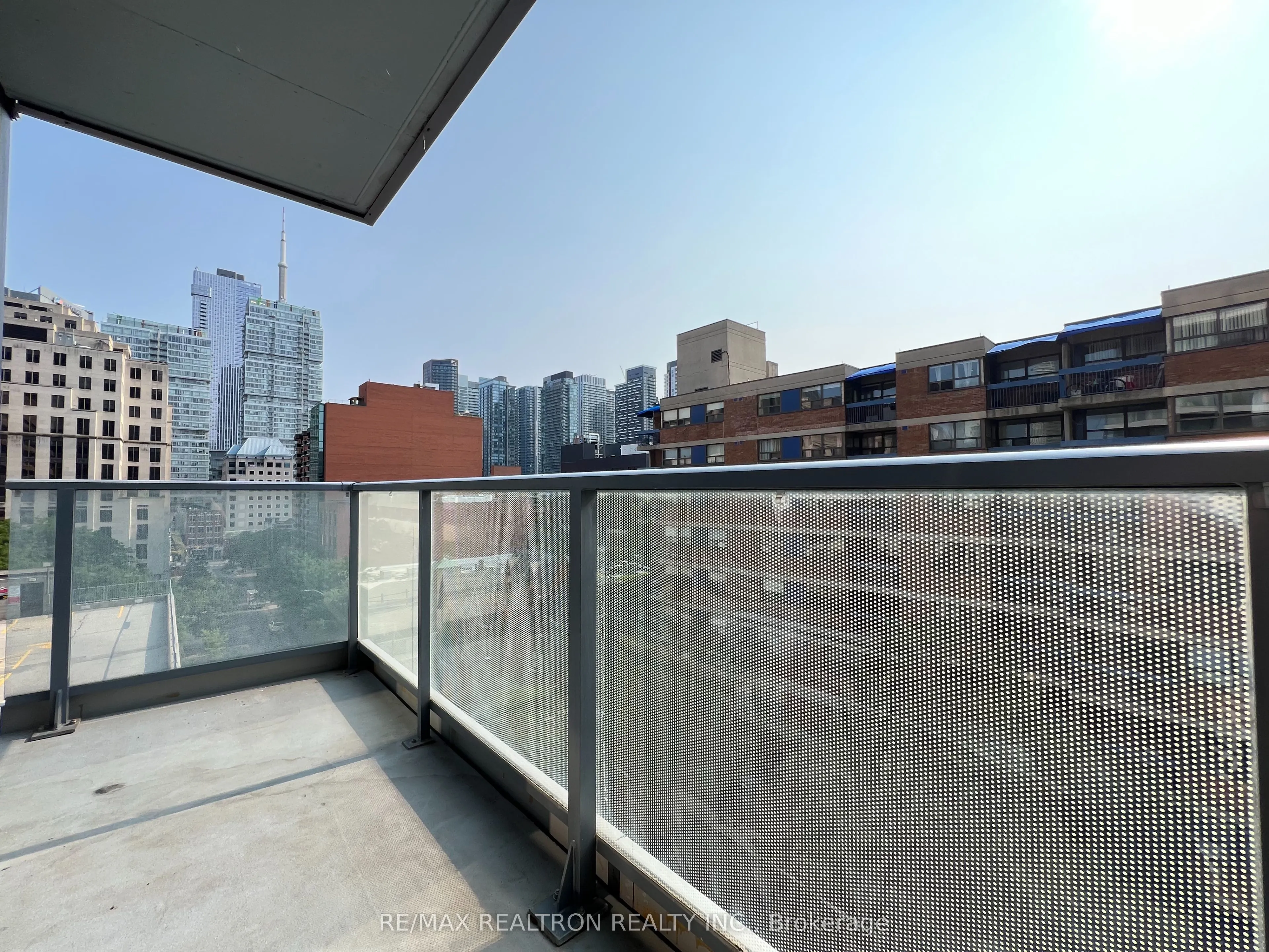 210 Simcoe Street, #704