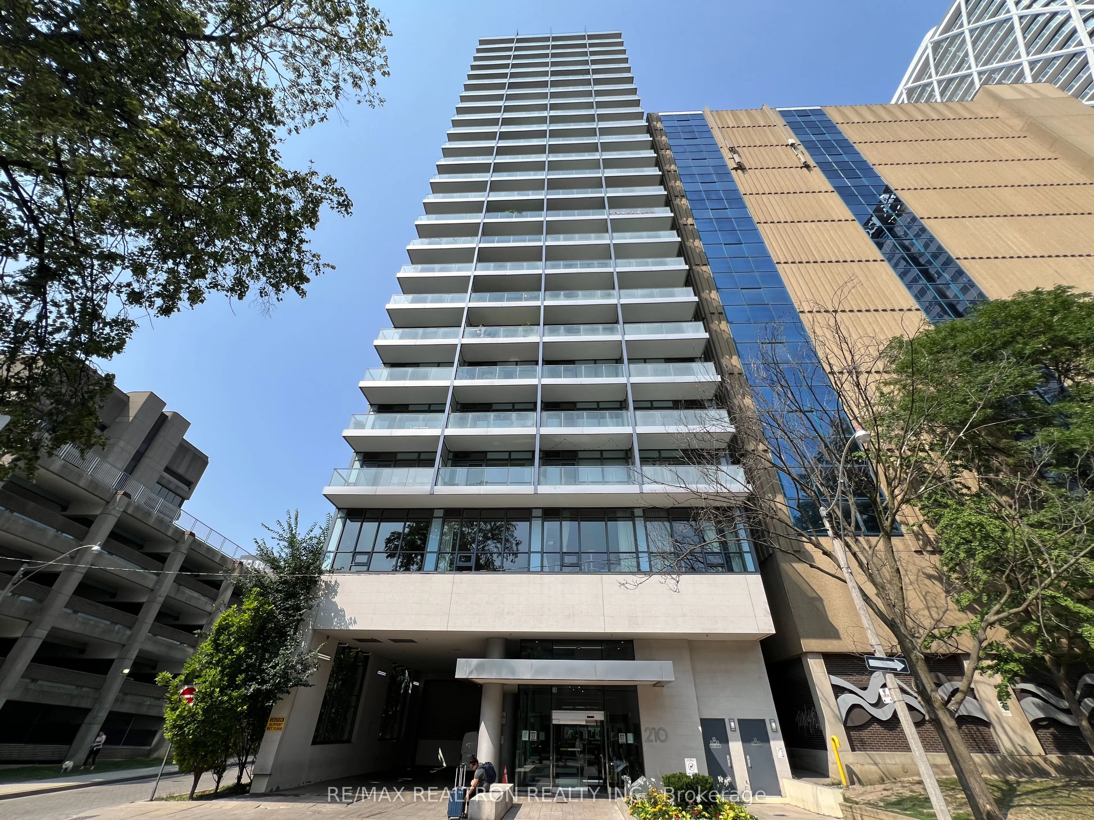 210 Simcoe Street, #704