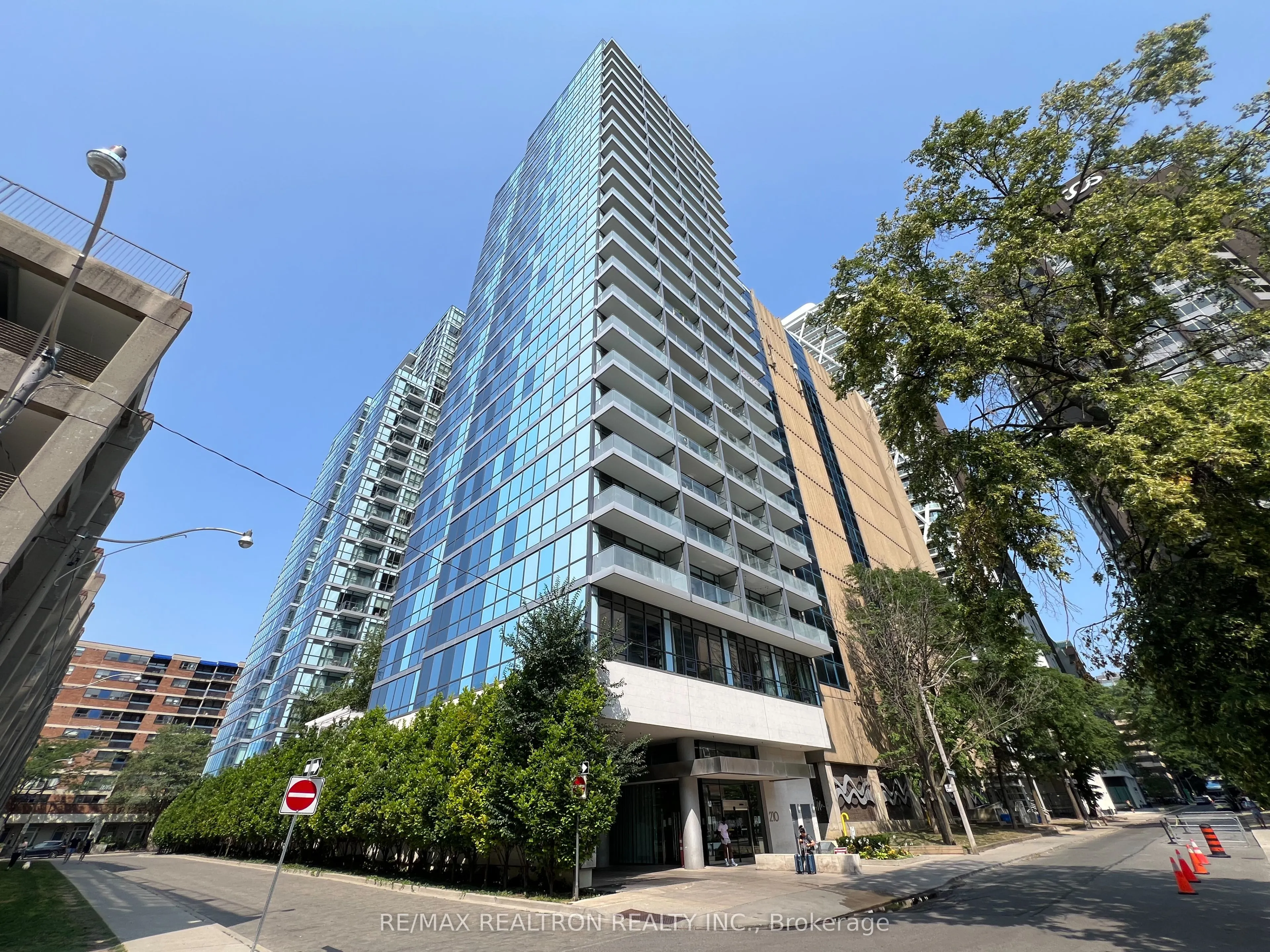 210 Simcoe Street, #704
