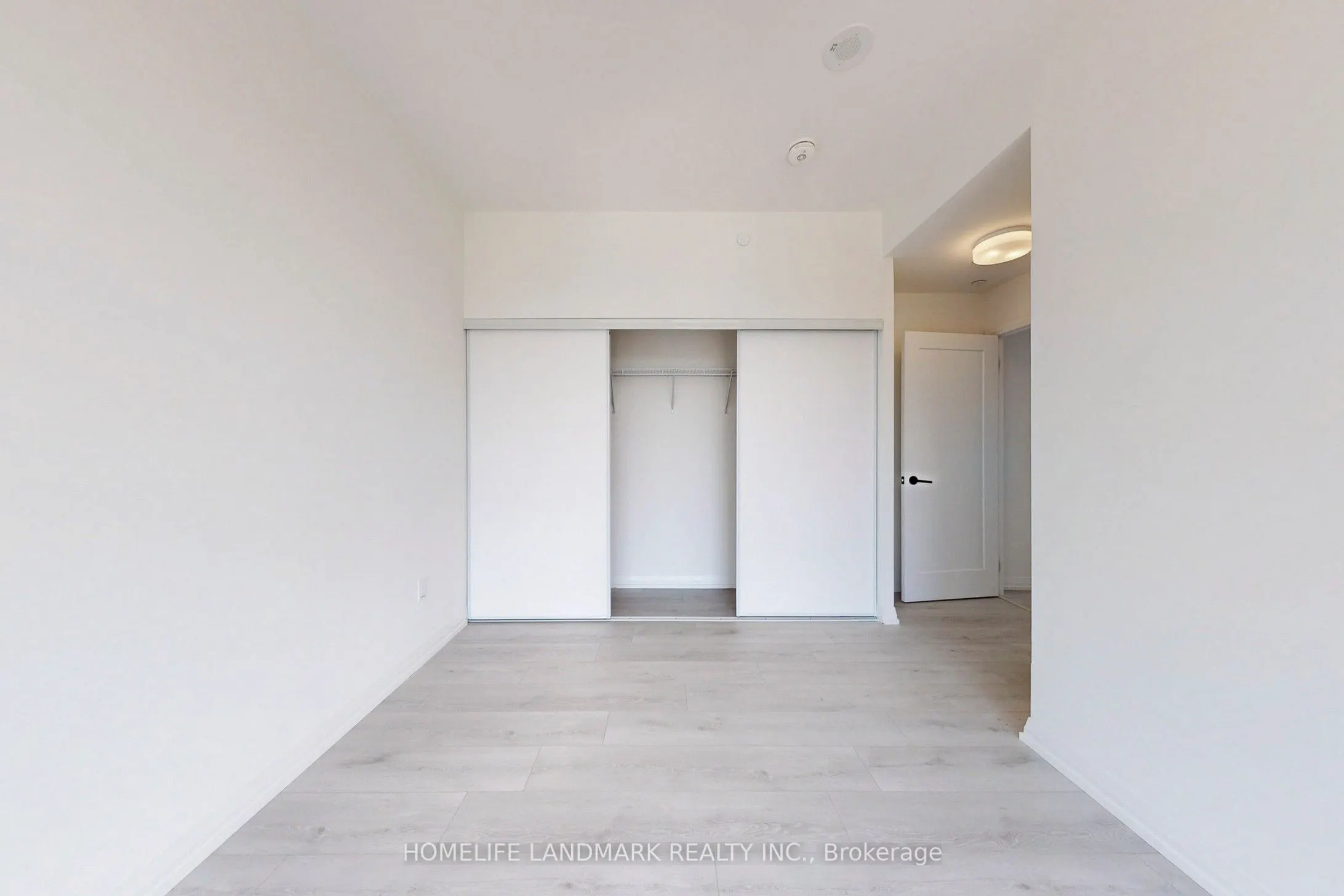 280 Dundas Street W, #2211