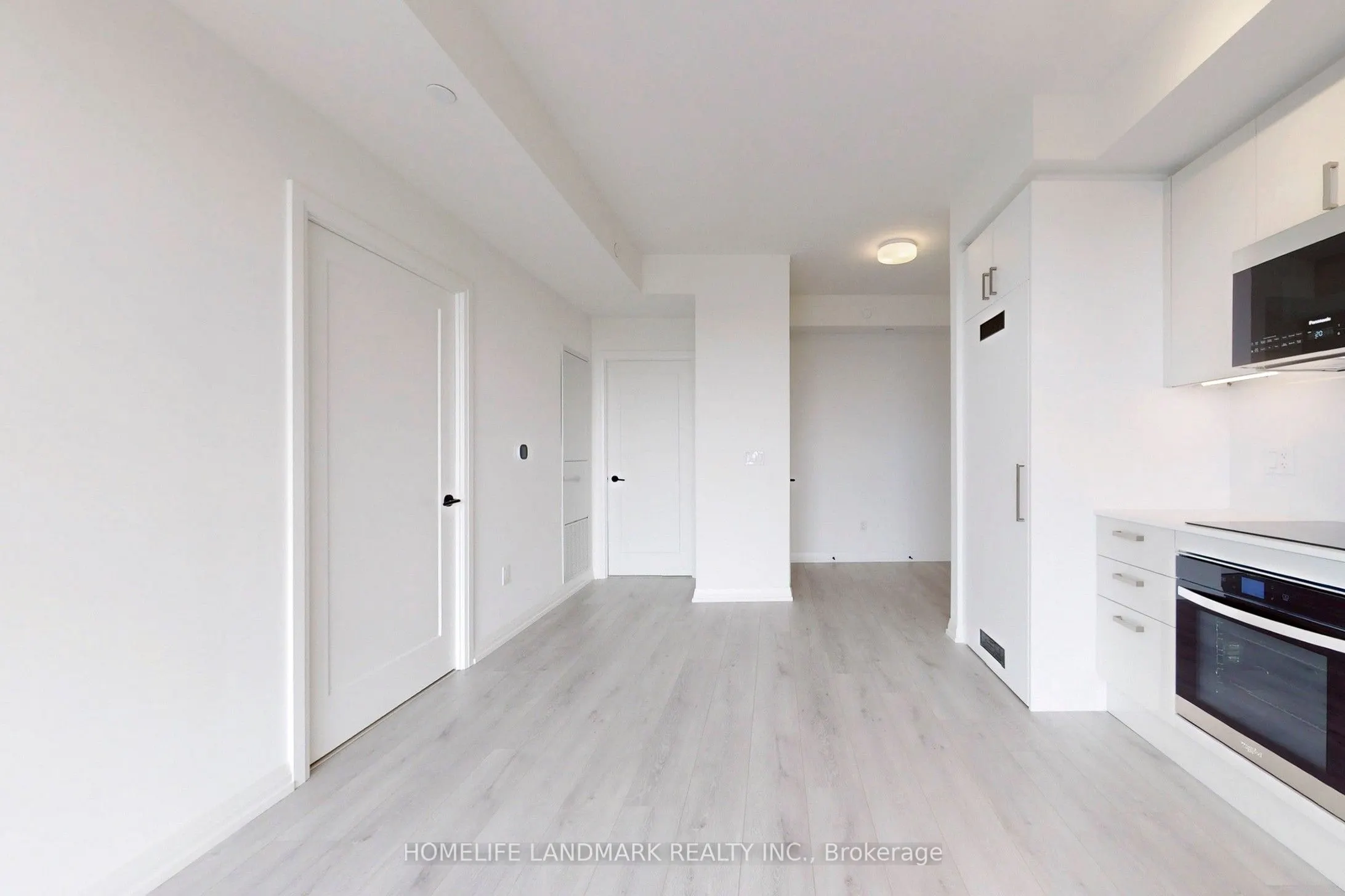 280 Dundas Street W, #2211
