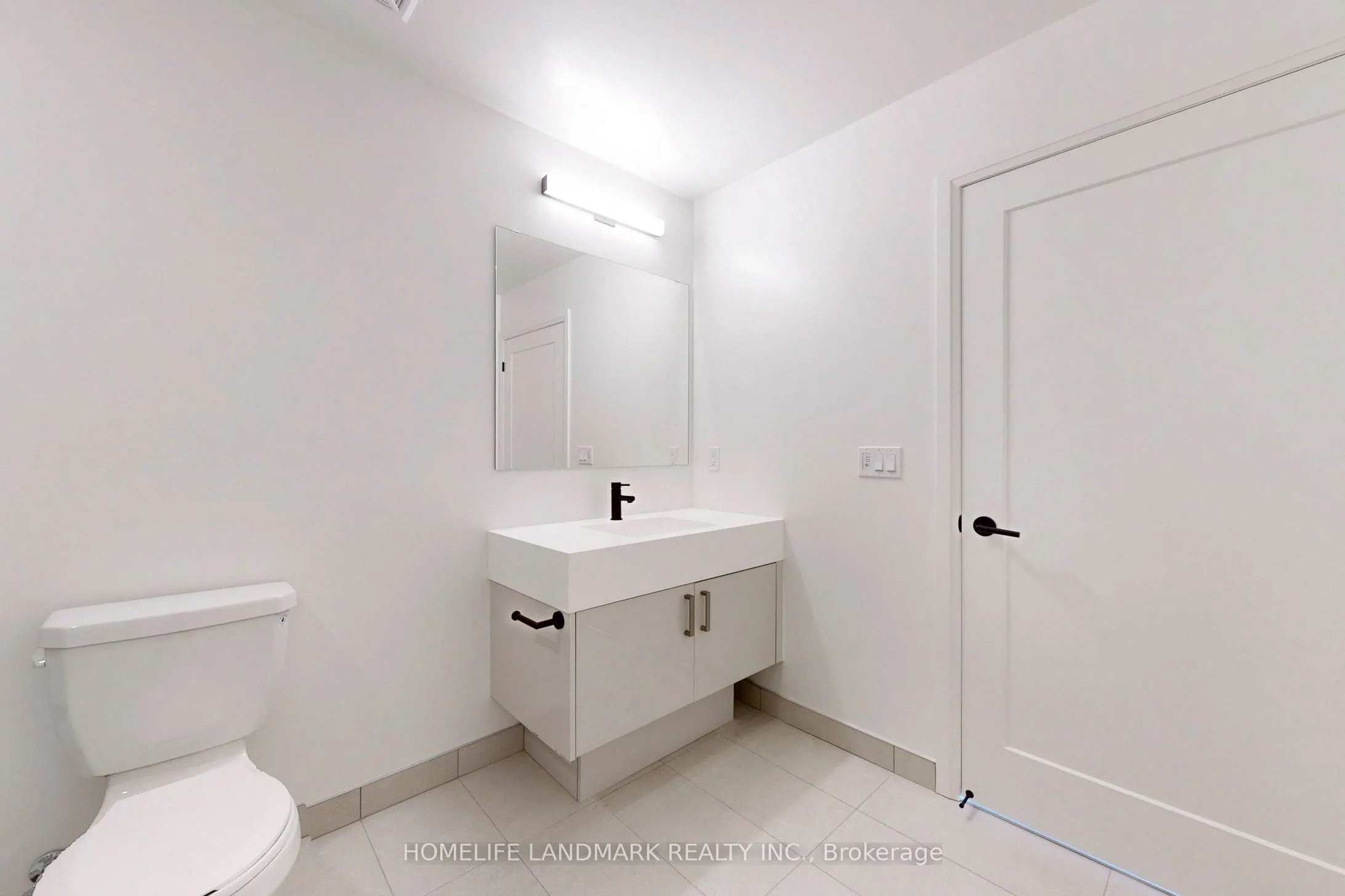 280 Dundas Street W, #2211