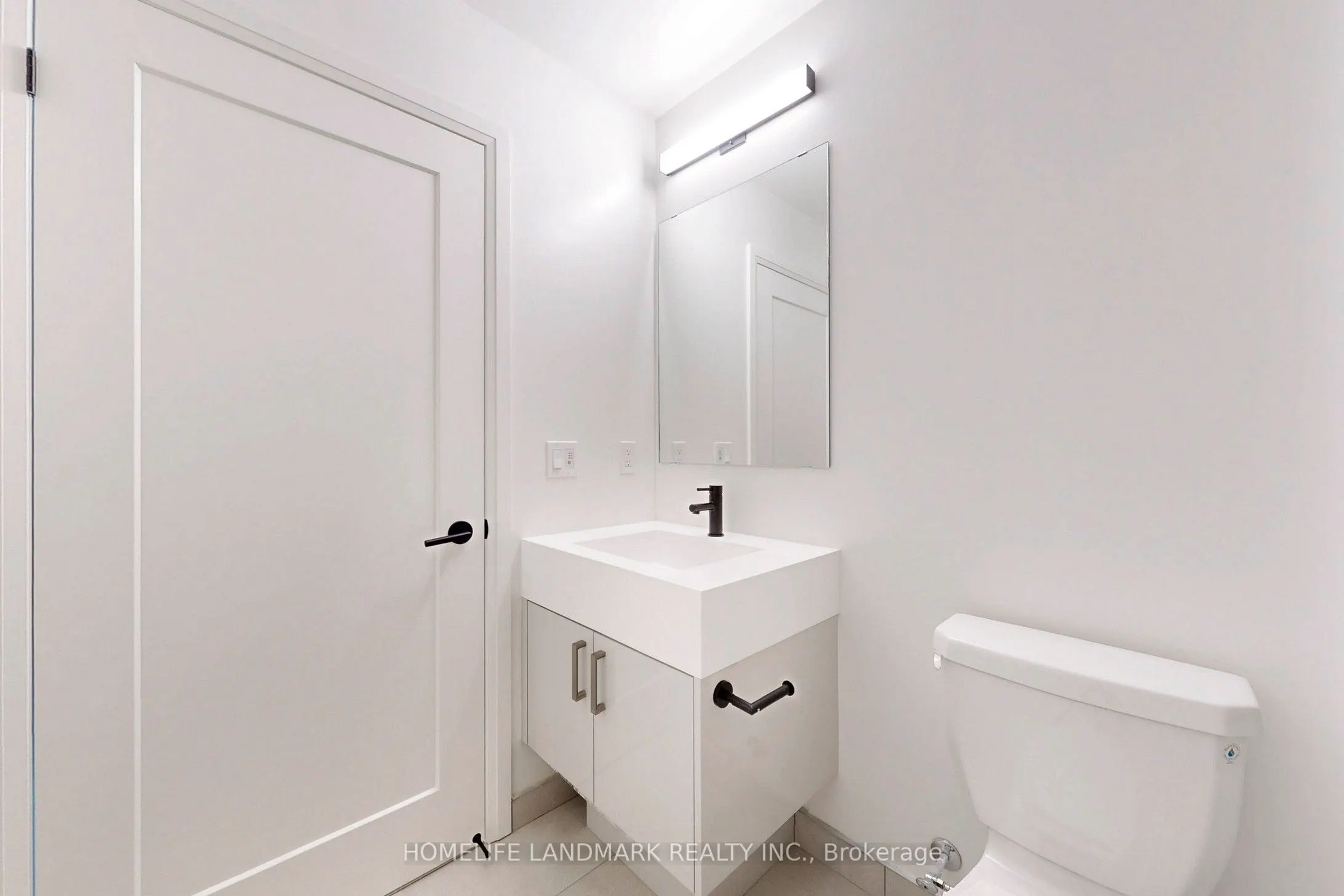 280 Dundas Street W, #2211