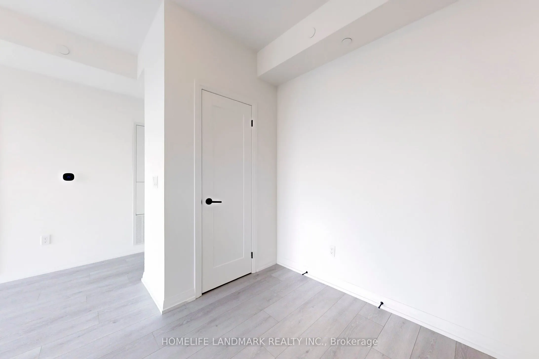 280 Dundas Street W, #2211