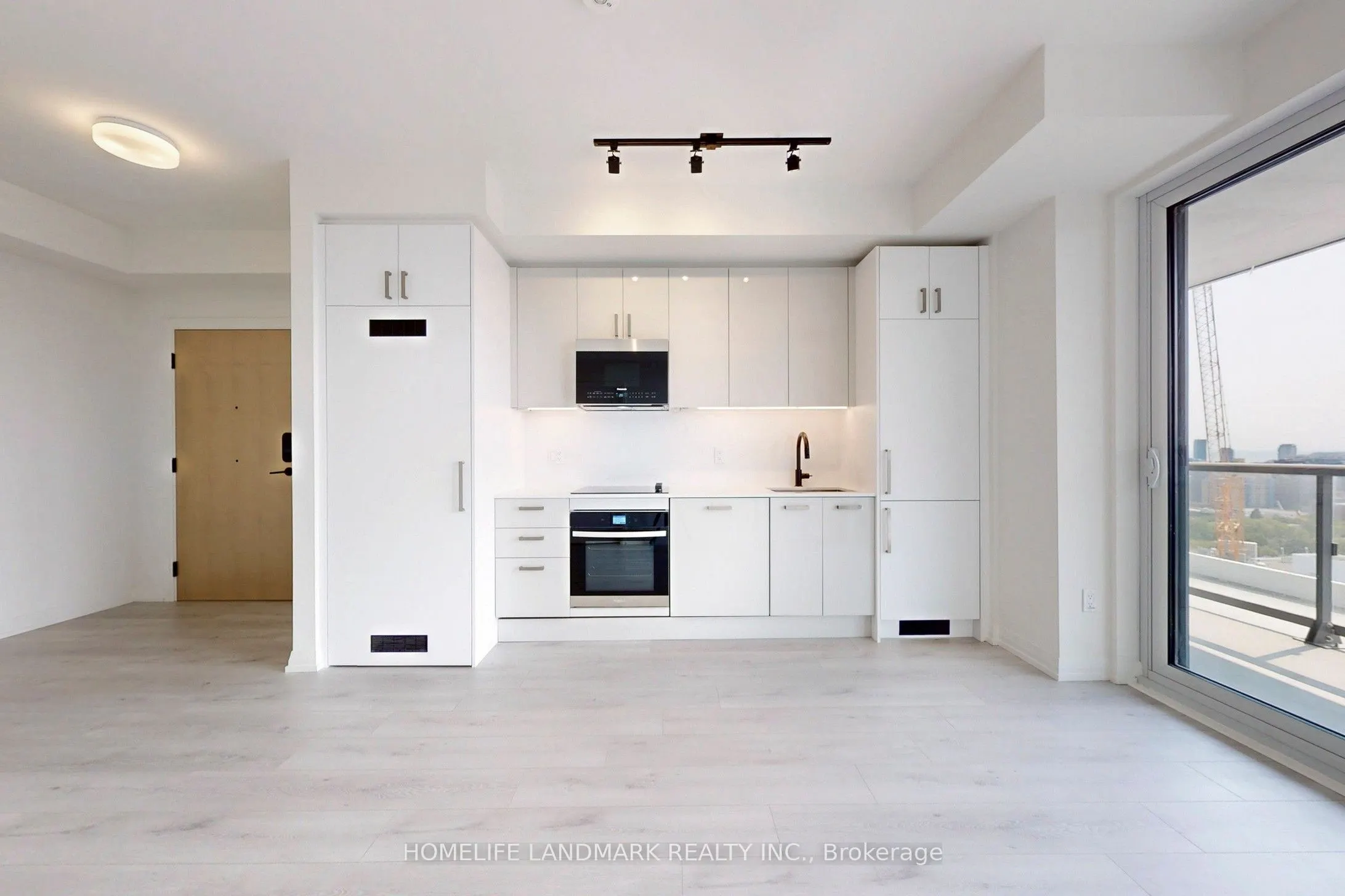 280 Dundas Street W, #2211