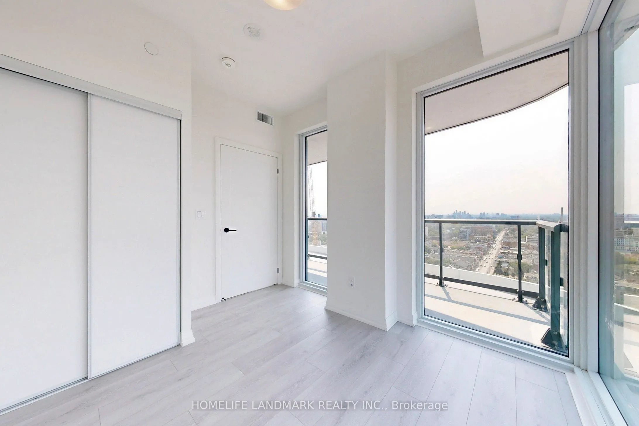 280 Dundas Street W, #2211