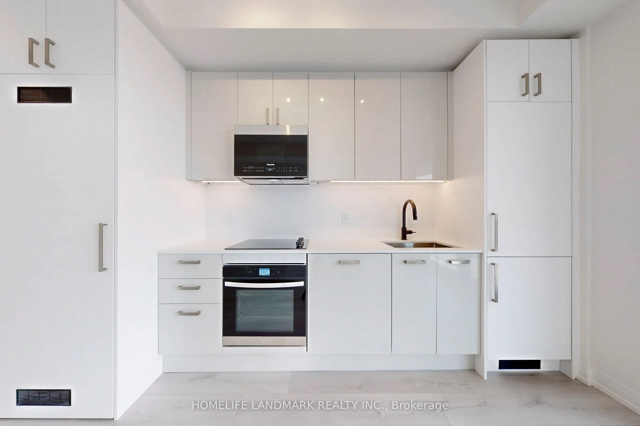 280 Dundas Street W, #2211